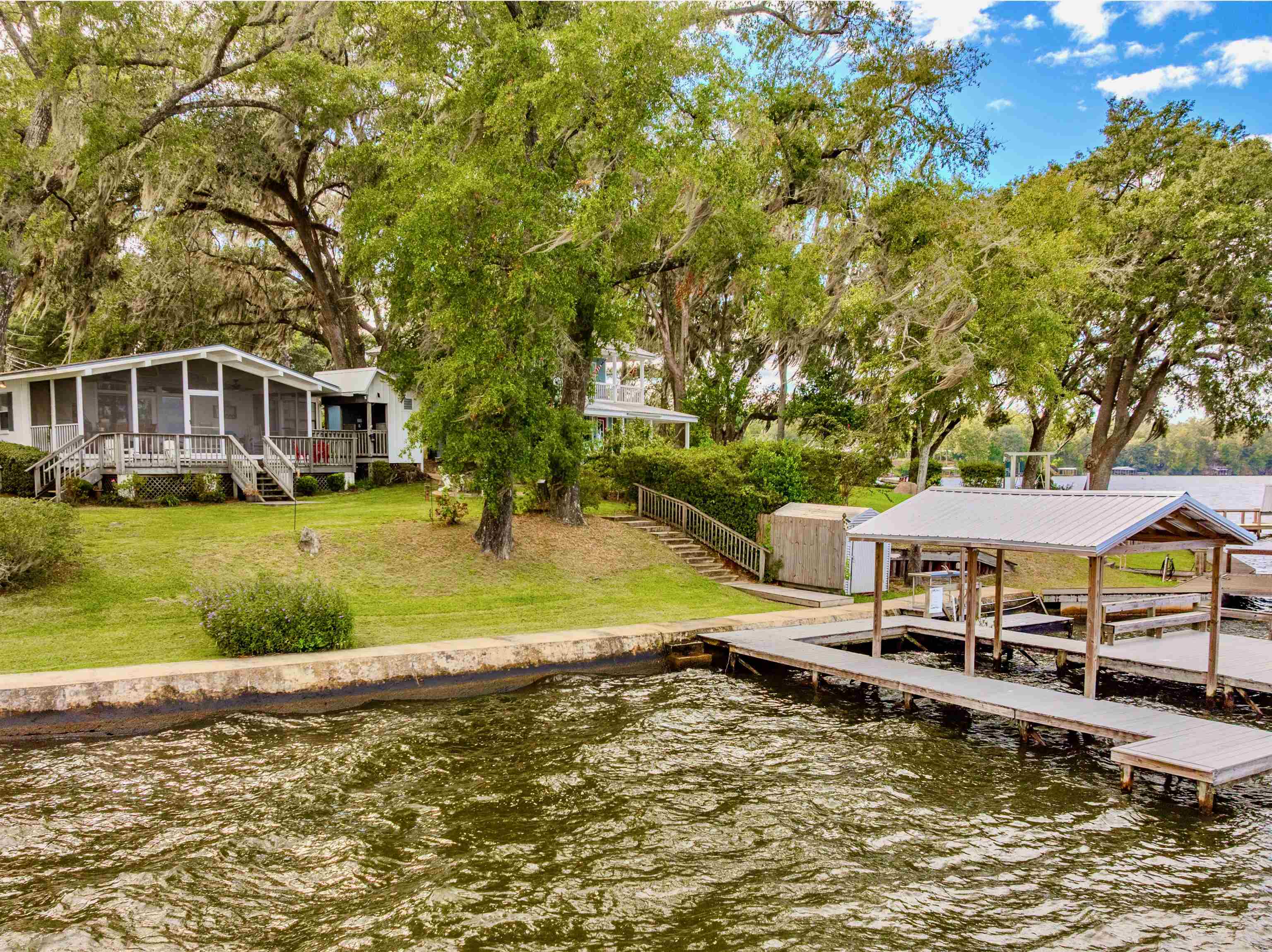 3842 Edgewater Drive