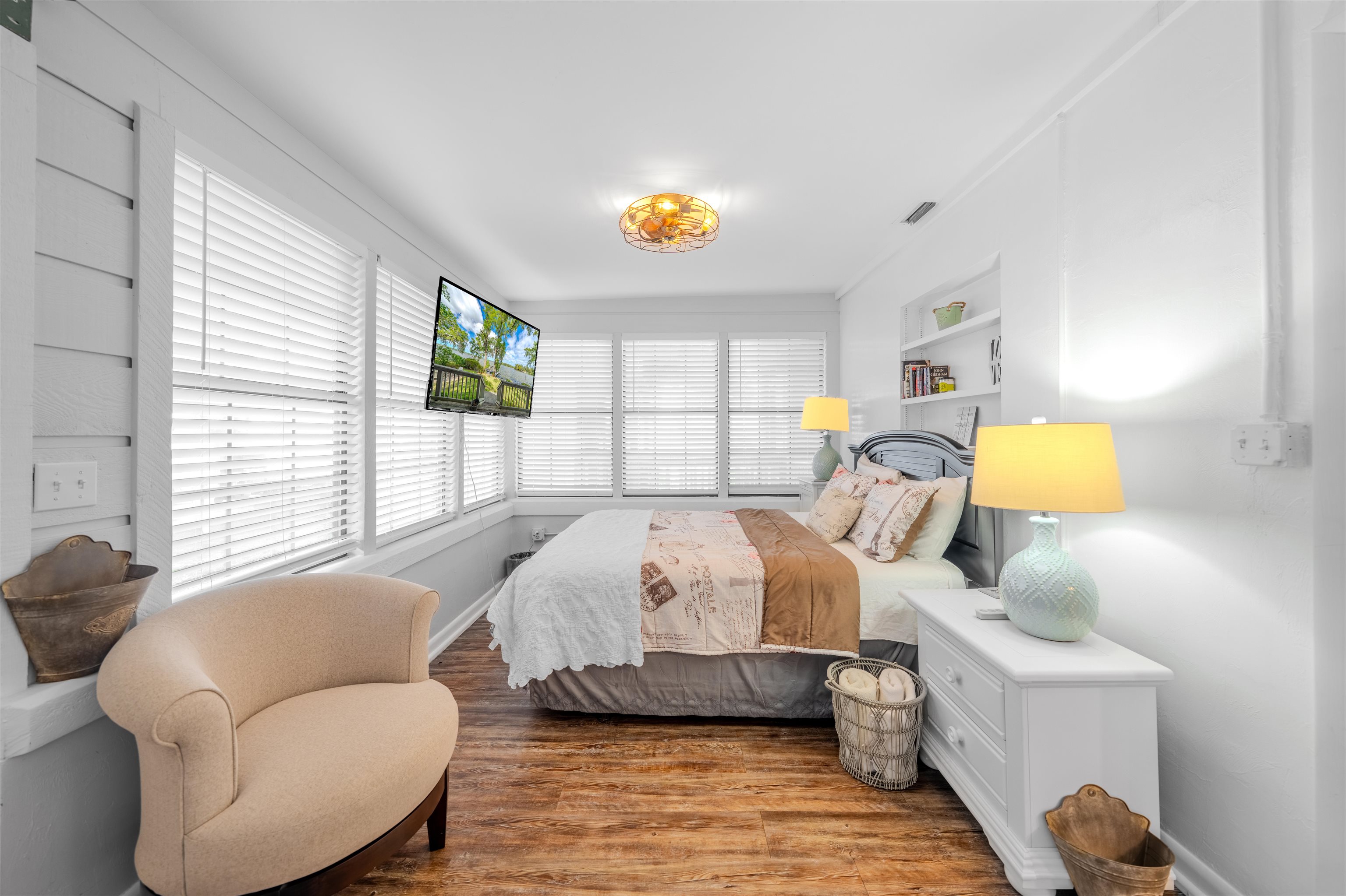 3842 Edgewater Drive