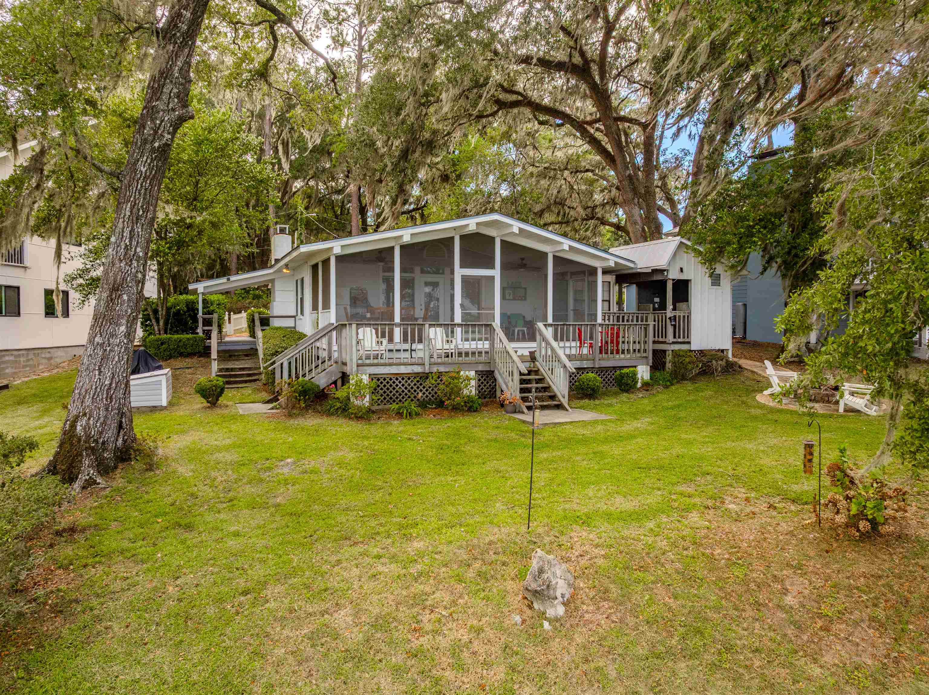 3842 Edgewater Drive