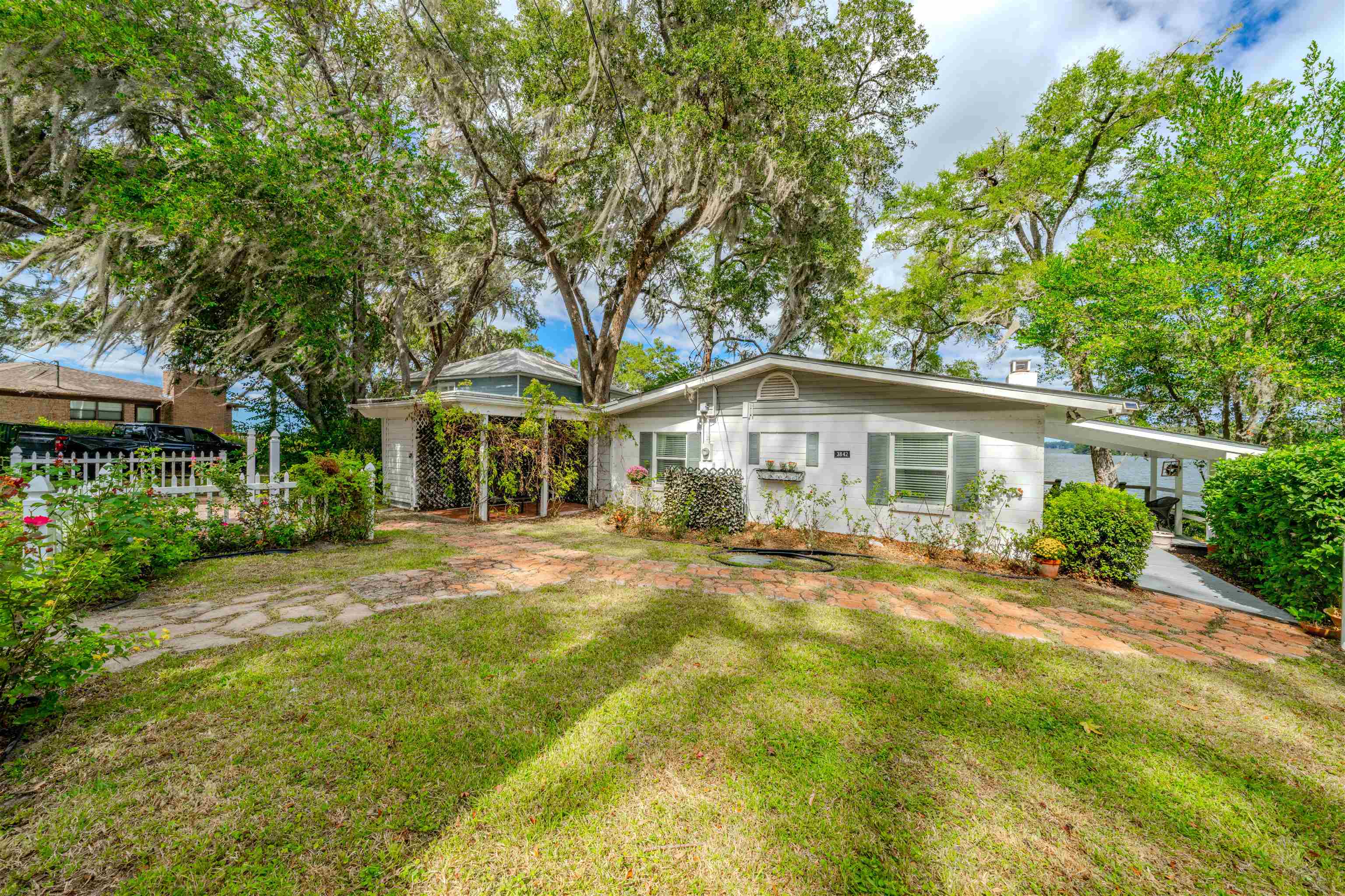 3842 Edgewater Drive