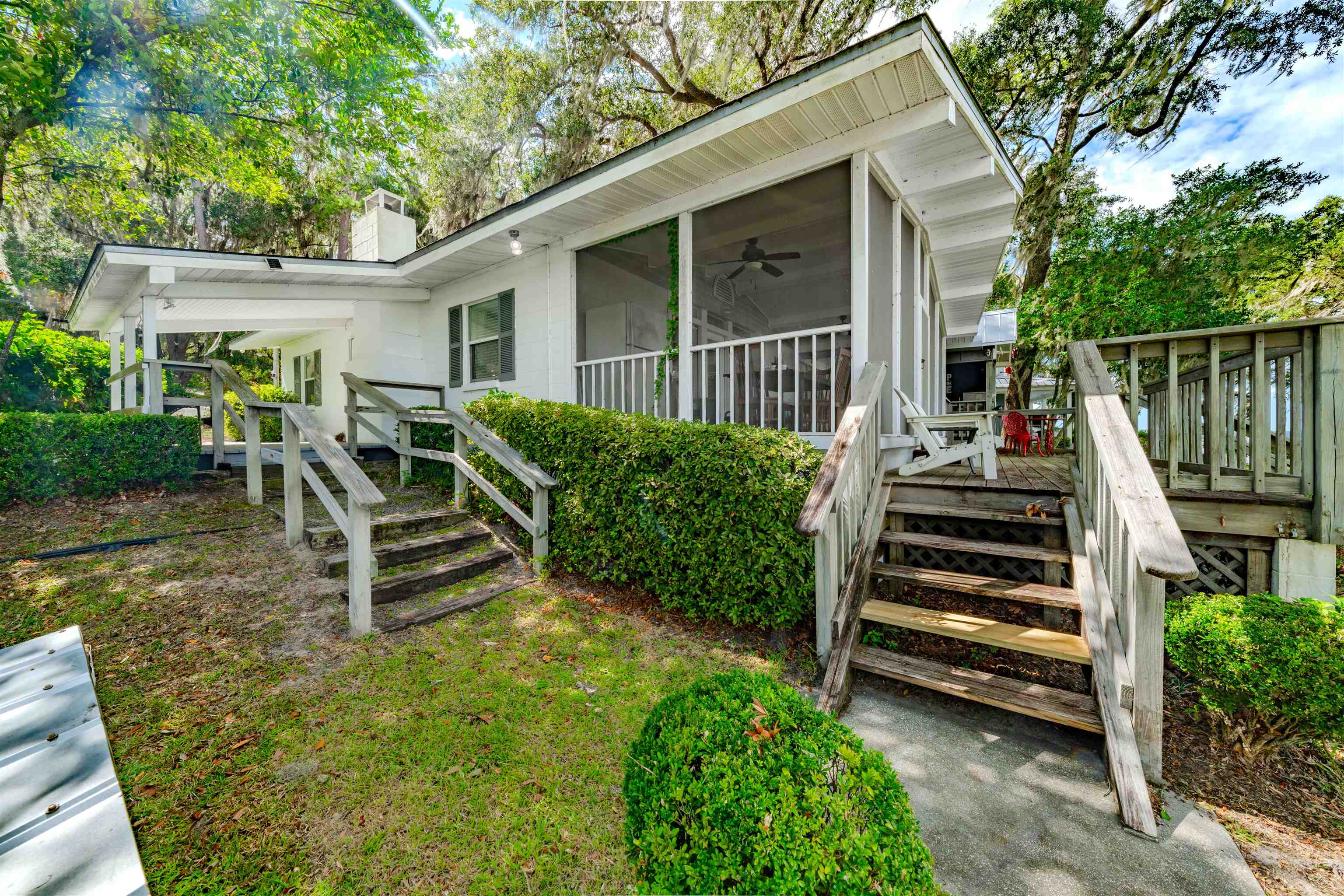 3842 Edgewater Drive