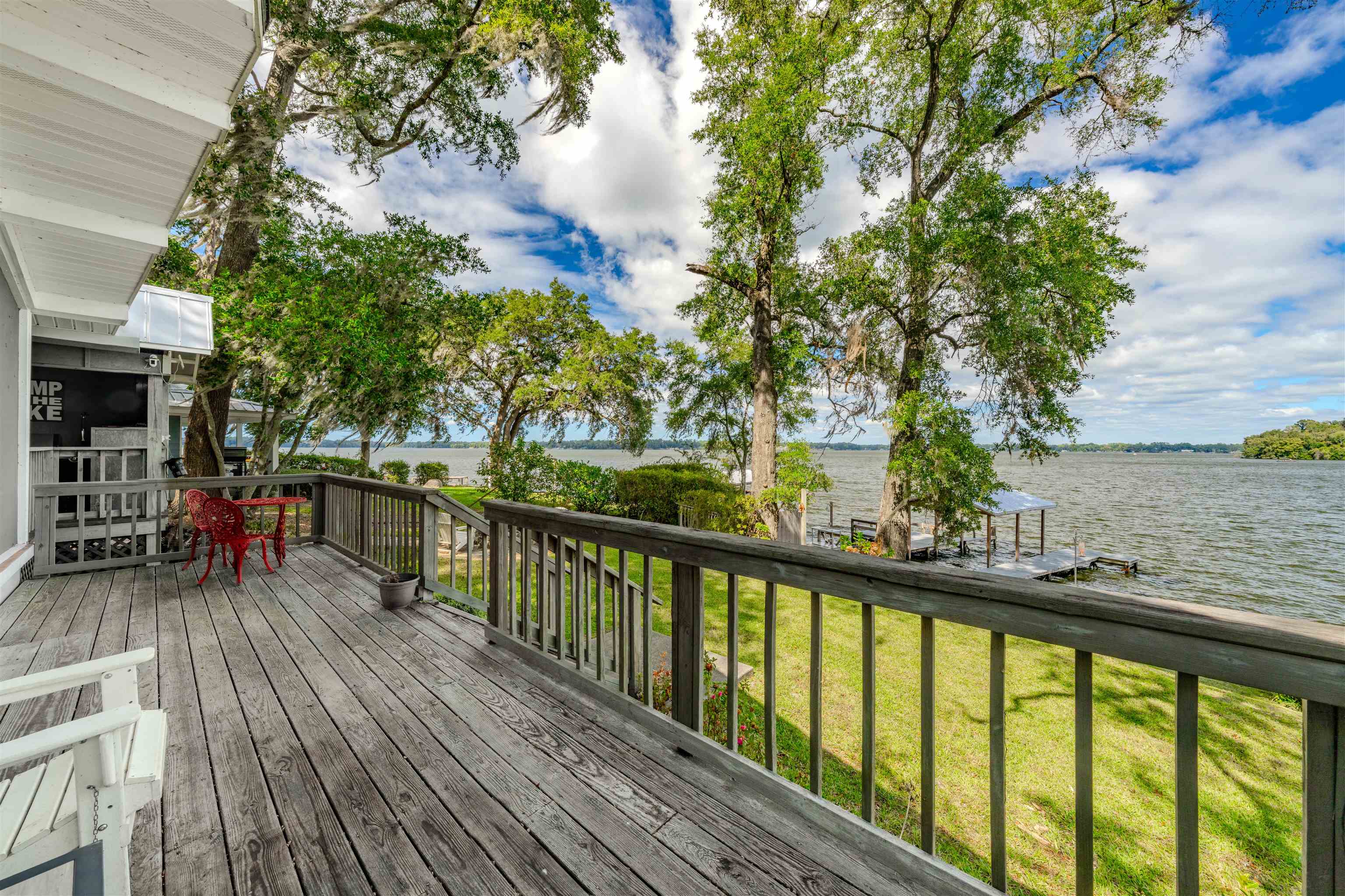 3842 Edgewater Drive