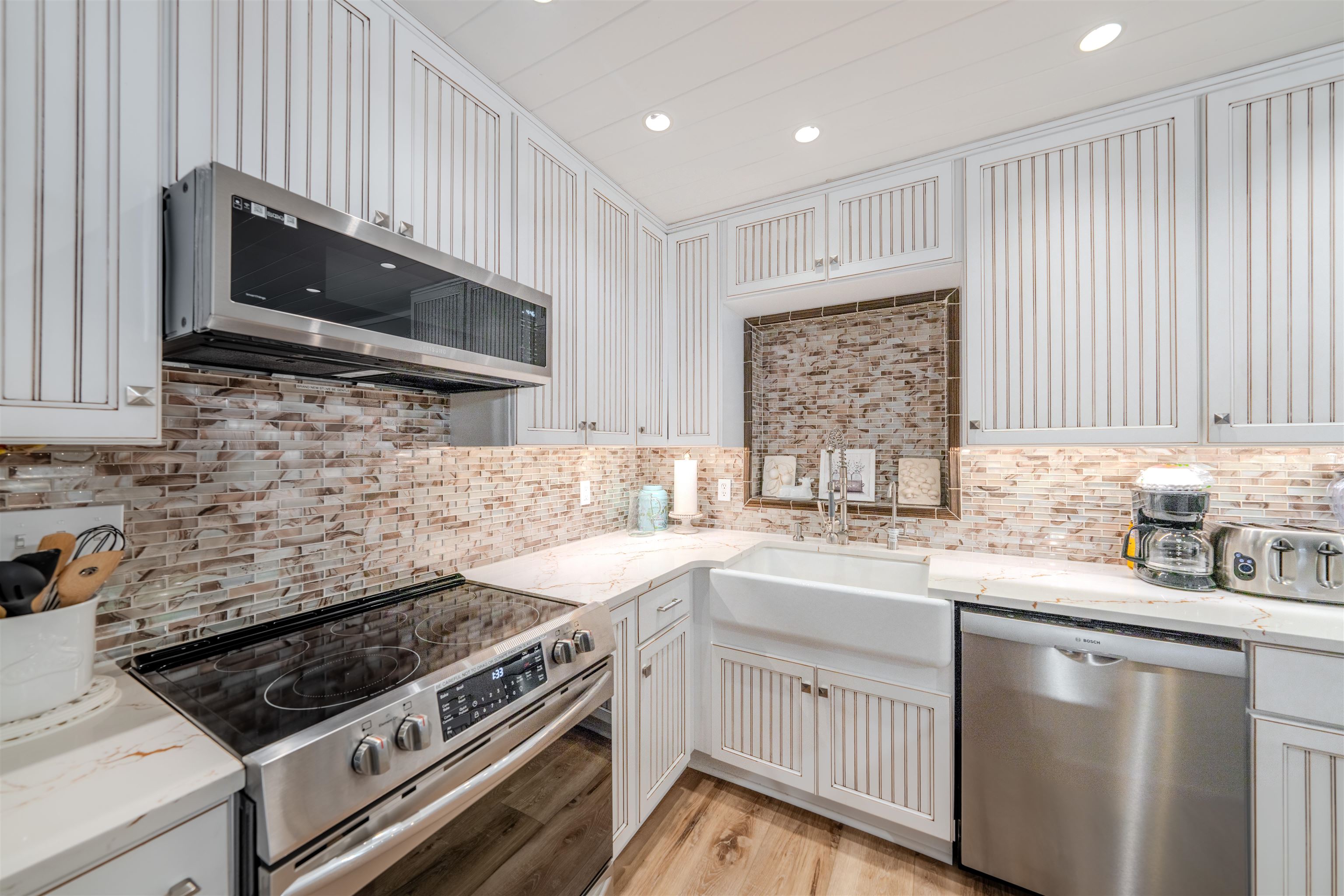 3842 Edgewater Drive