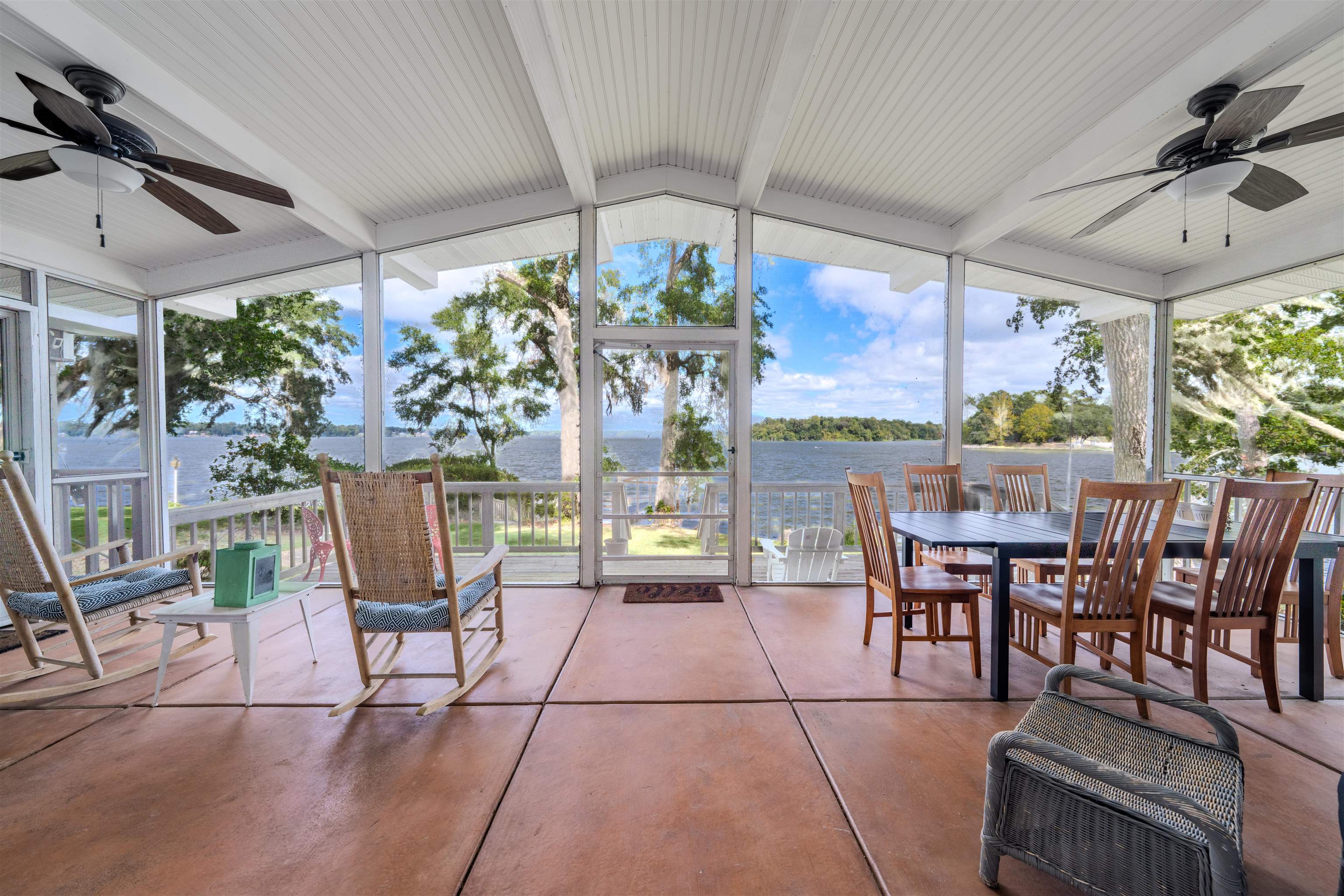 3842 Edgewater Drive