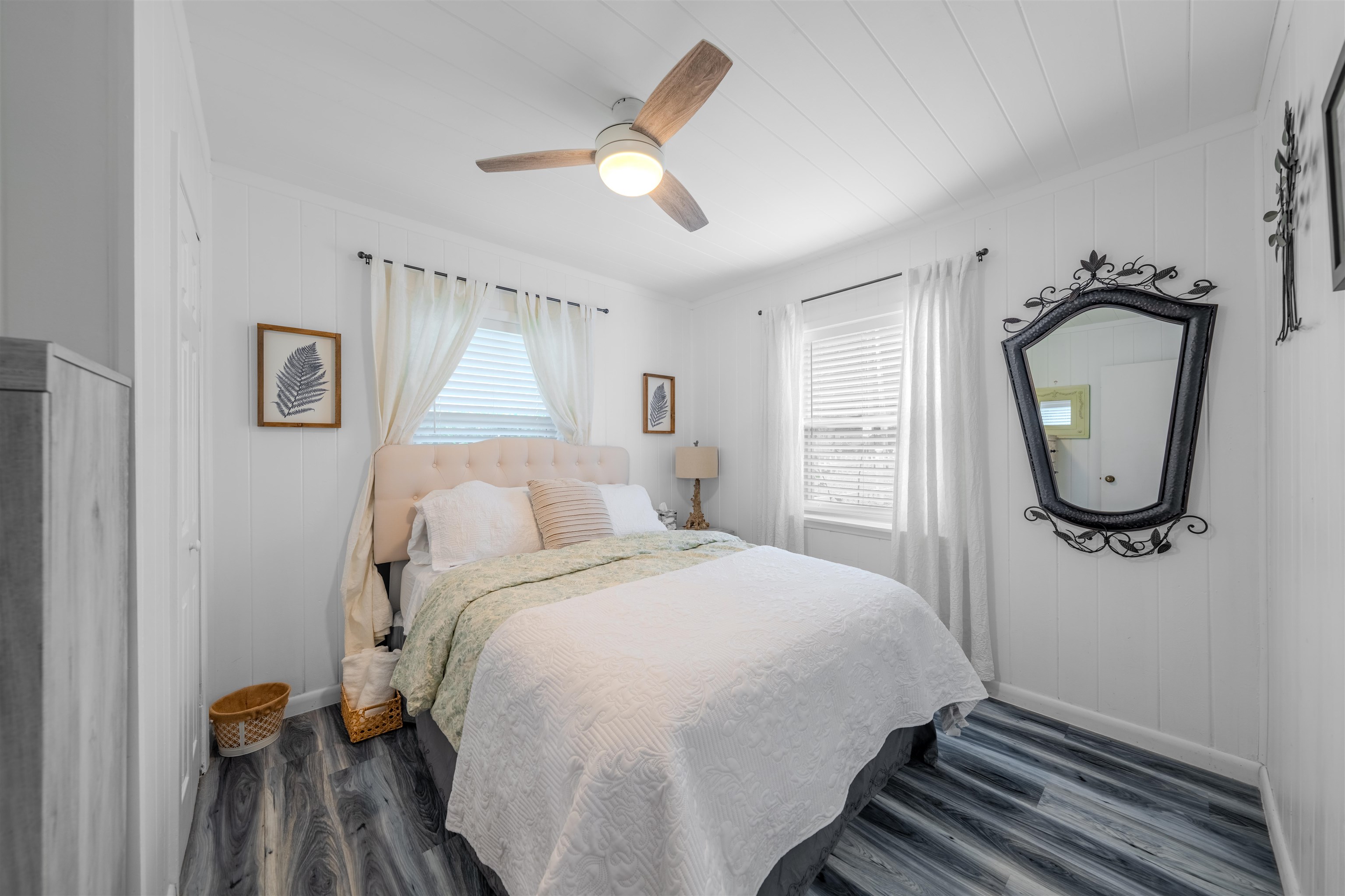 3842 Edgewater Drive