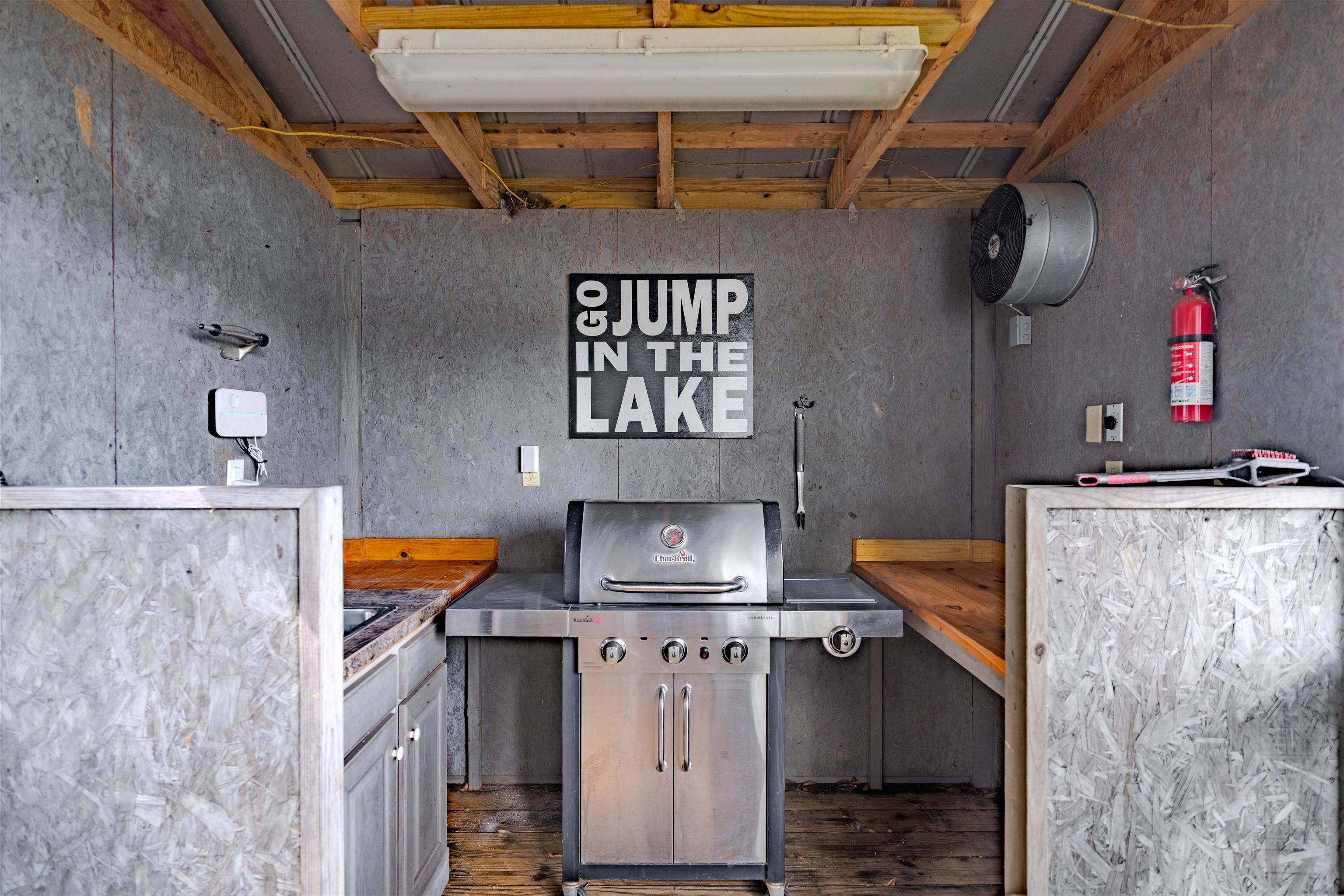 3842 Edgewater Drive