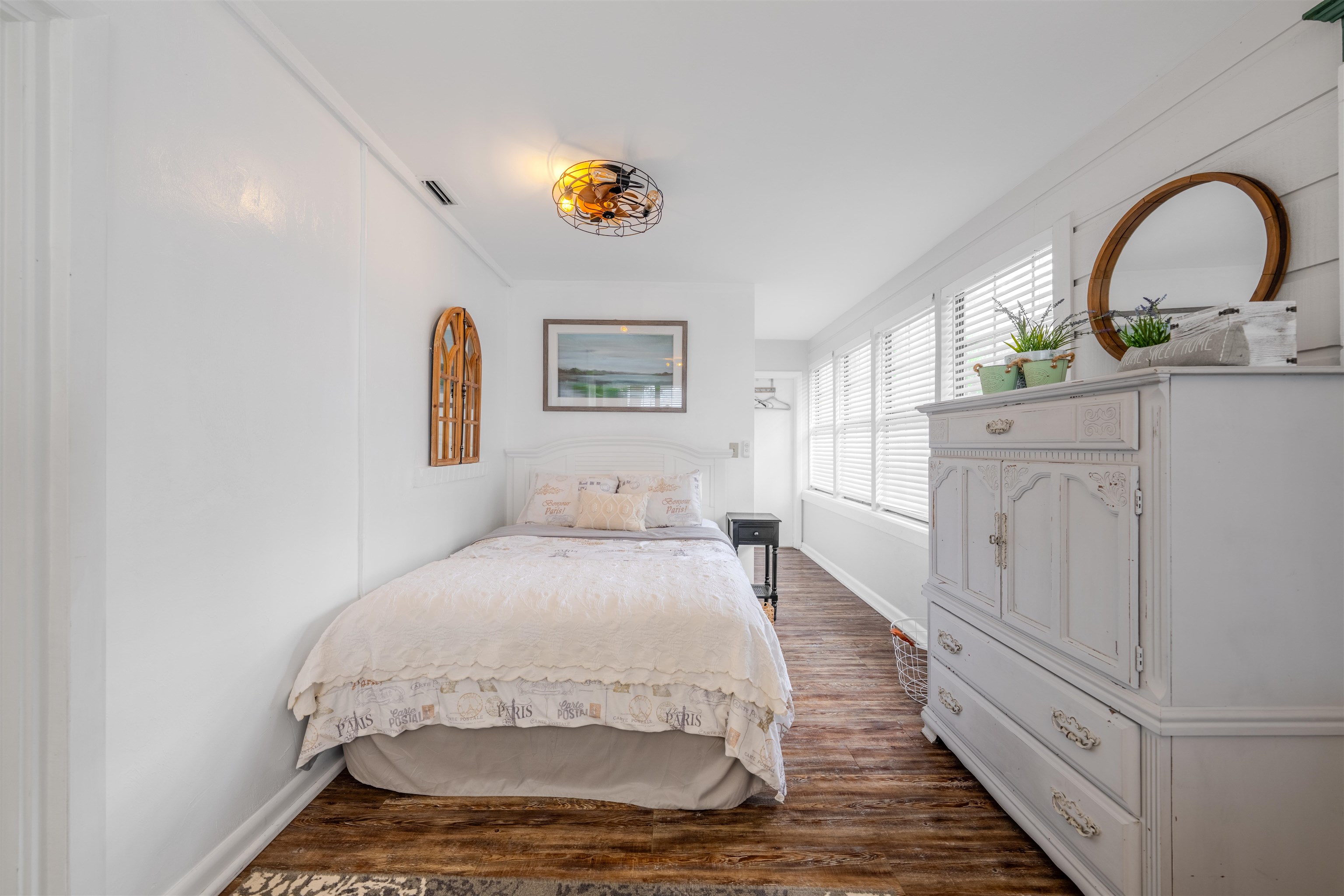 3842 Edgewater Drive