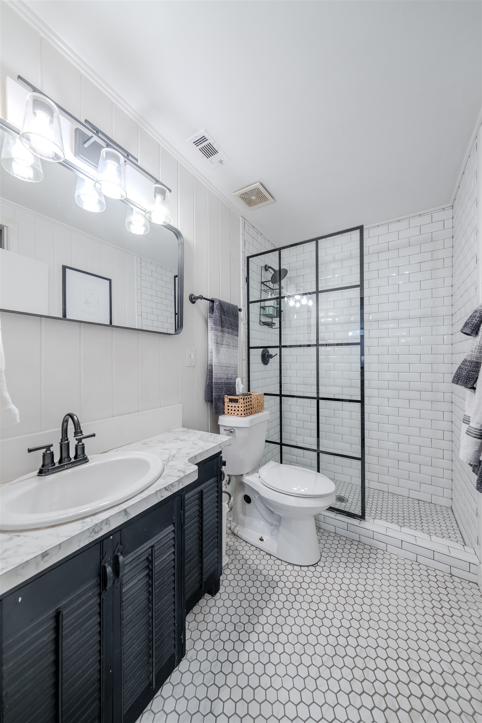 3842 Edgewater Drive