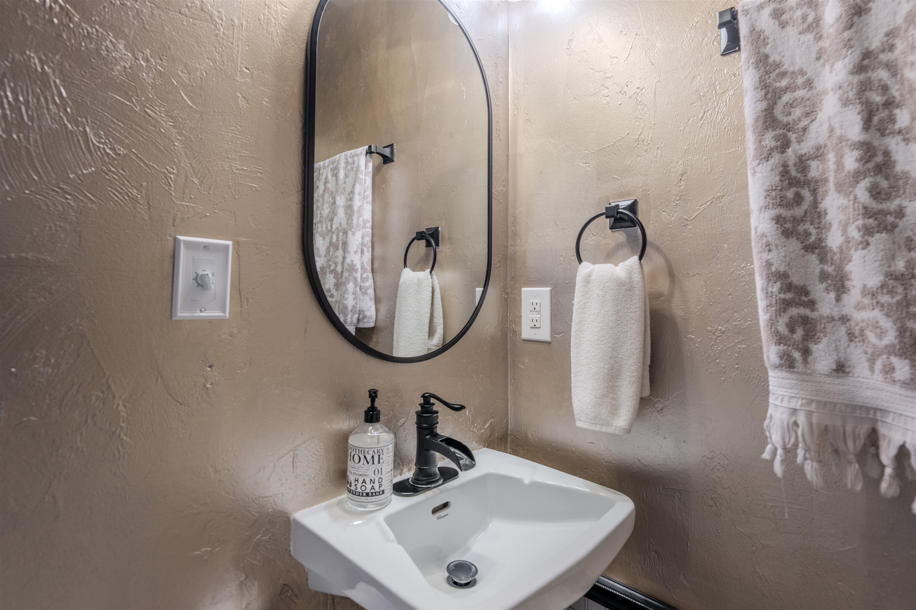 3842 Edgewater Drive