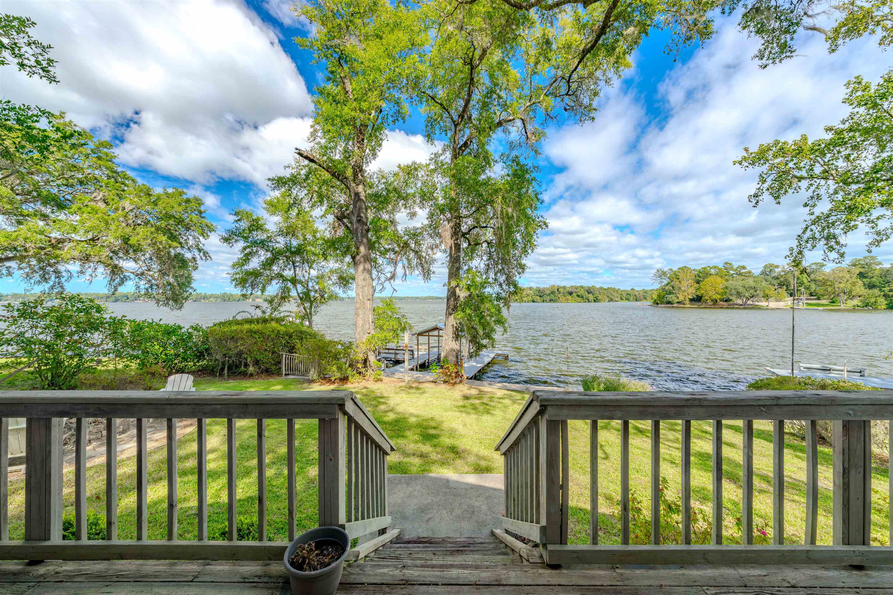 3842 Edgewater Drive