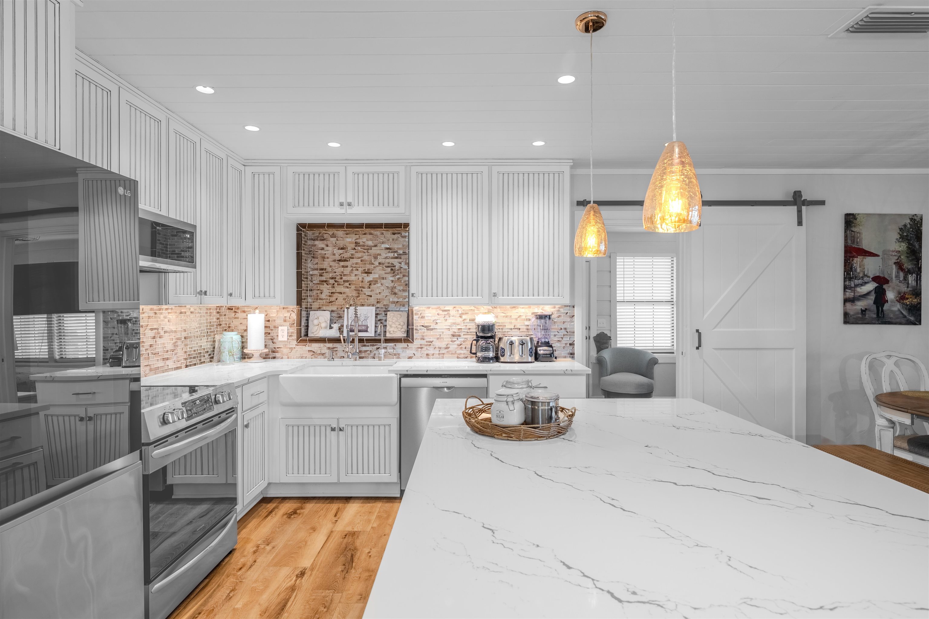 3842 Edgewater Drive