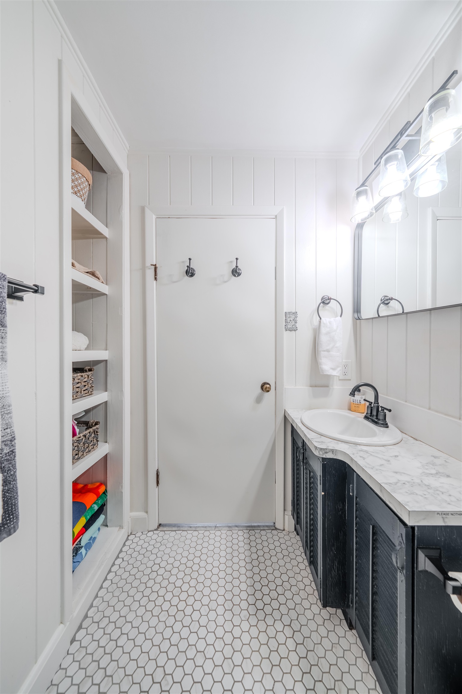 3842 Edgewater Drive