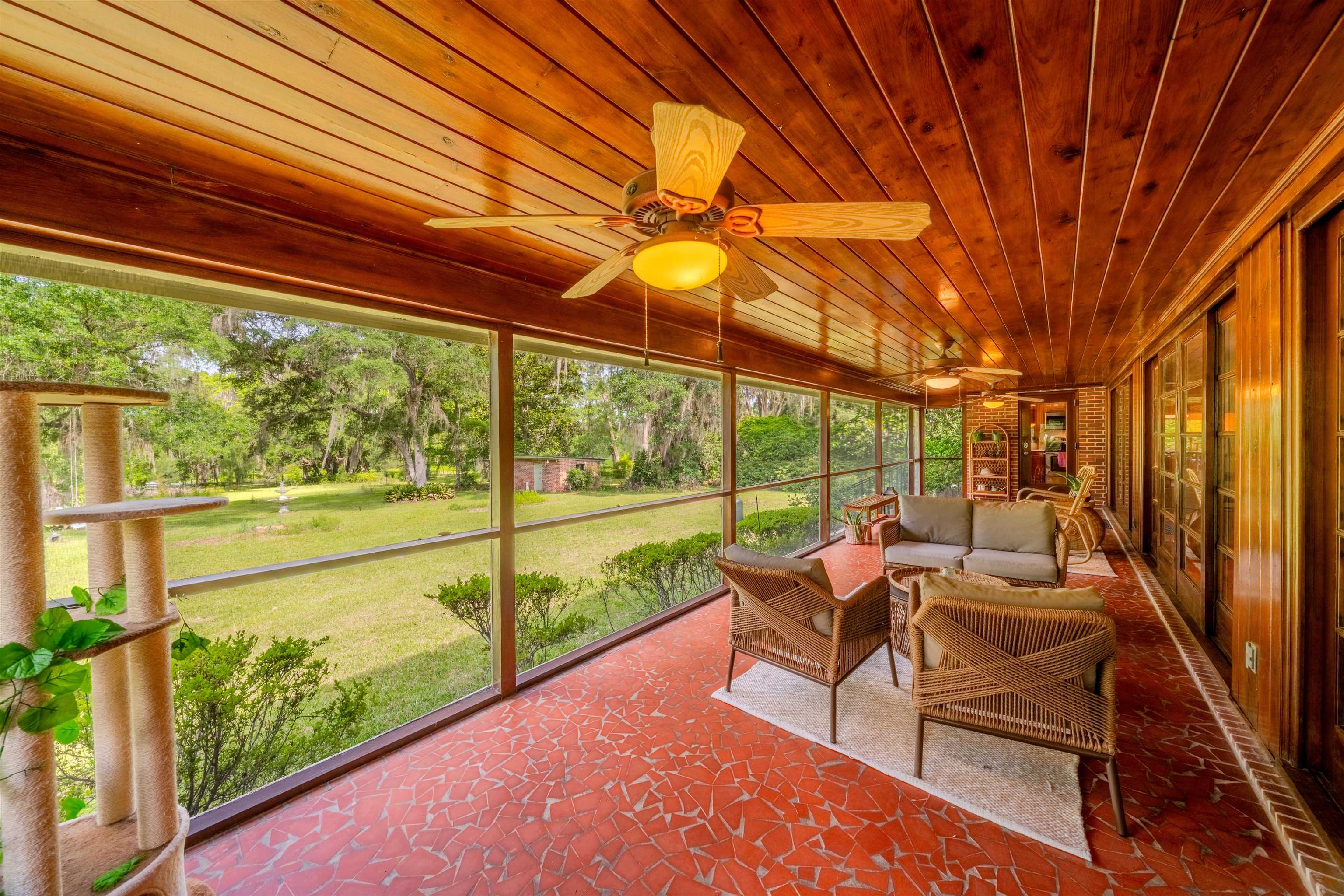 3164 LAKESHORE Drive
