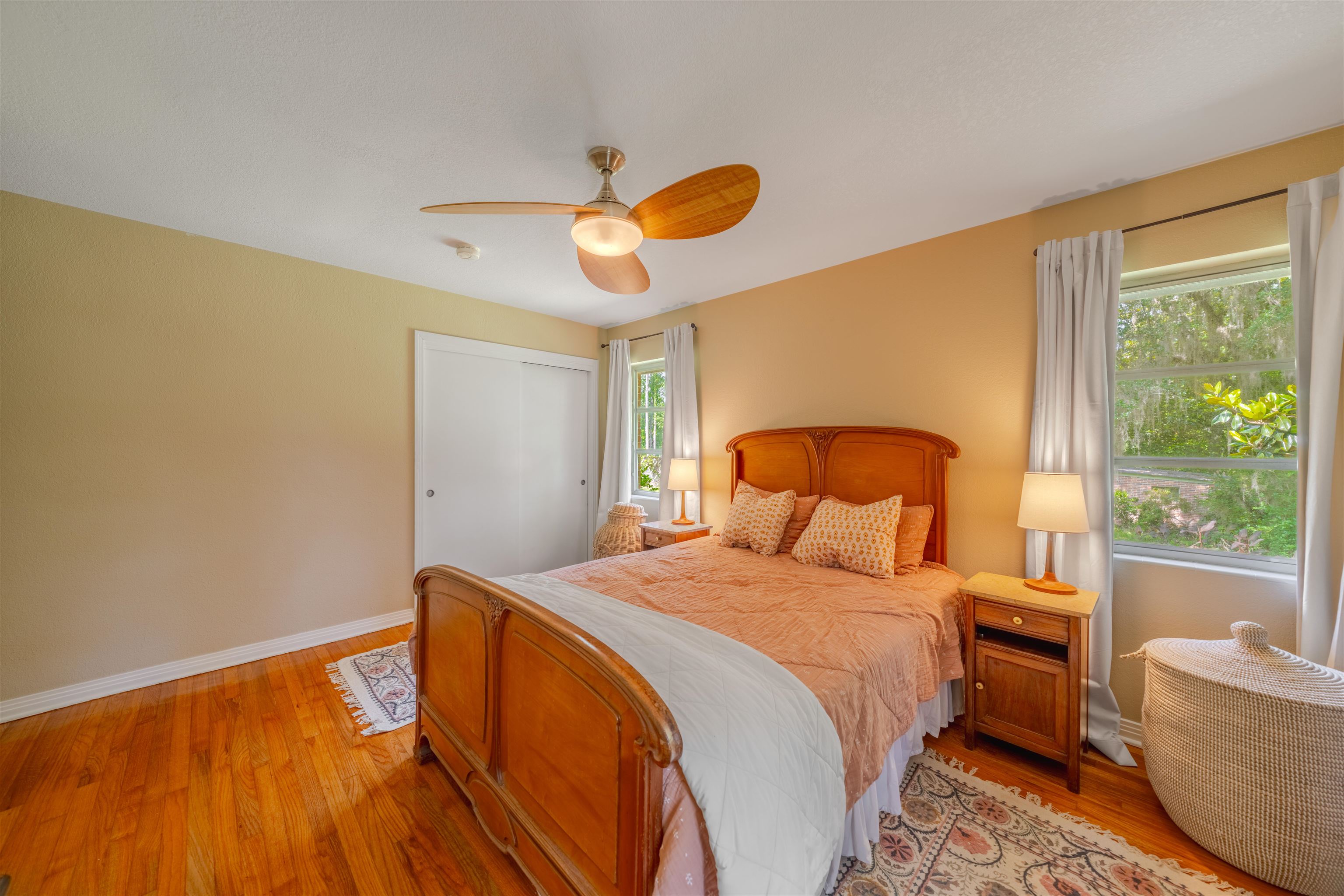 3164 LAKESHORE Drive
