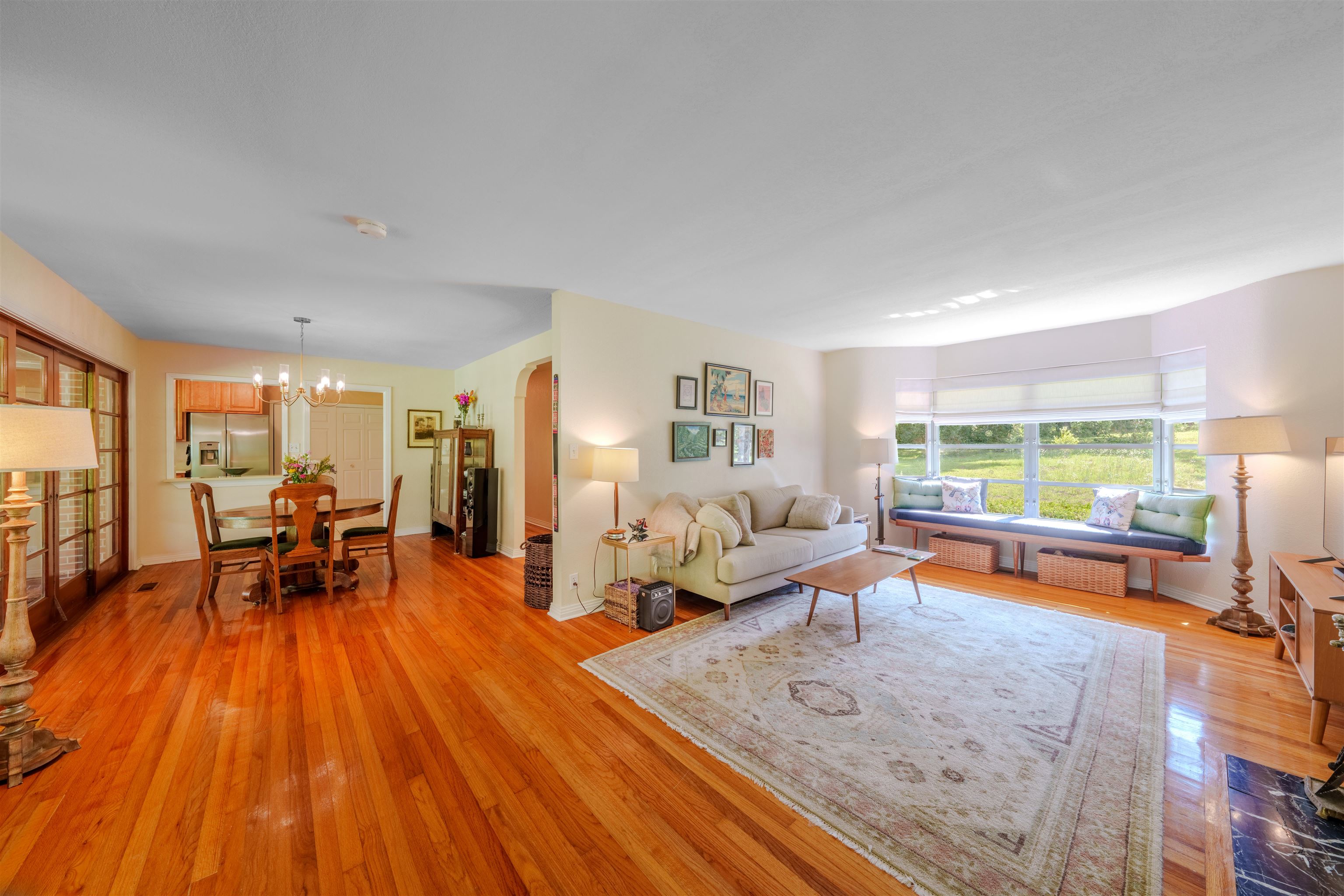 3164 LAKESHORE Drive