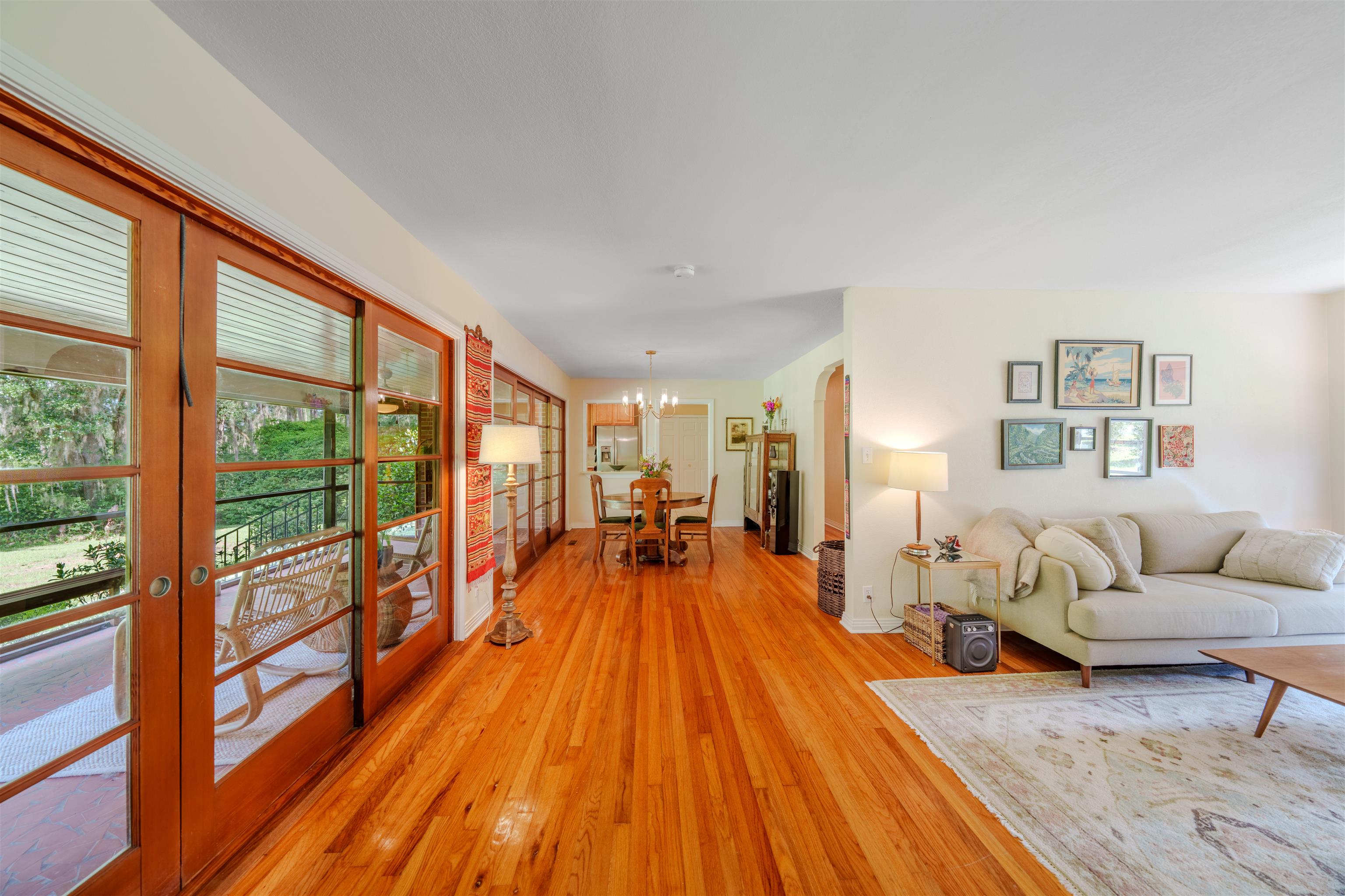 3164 LAKESHORE Drive