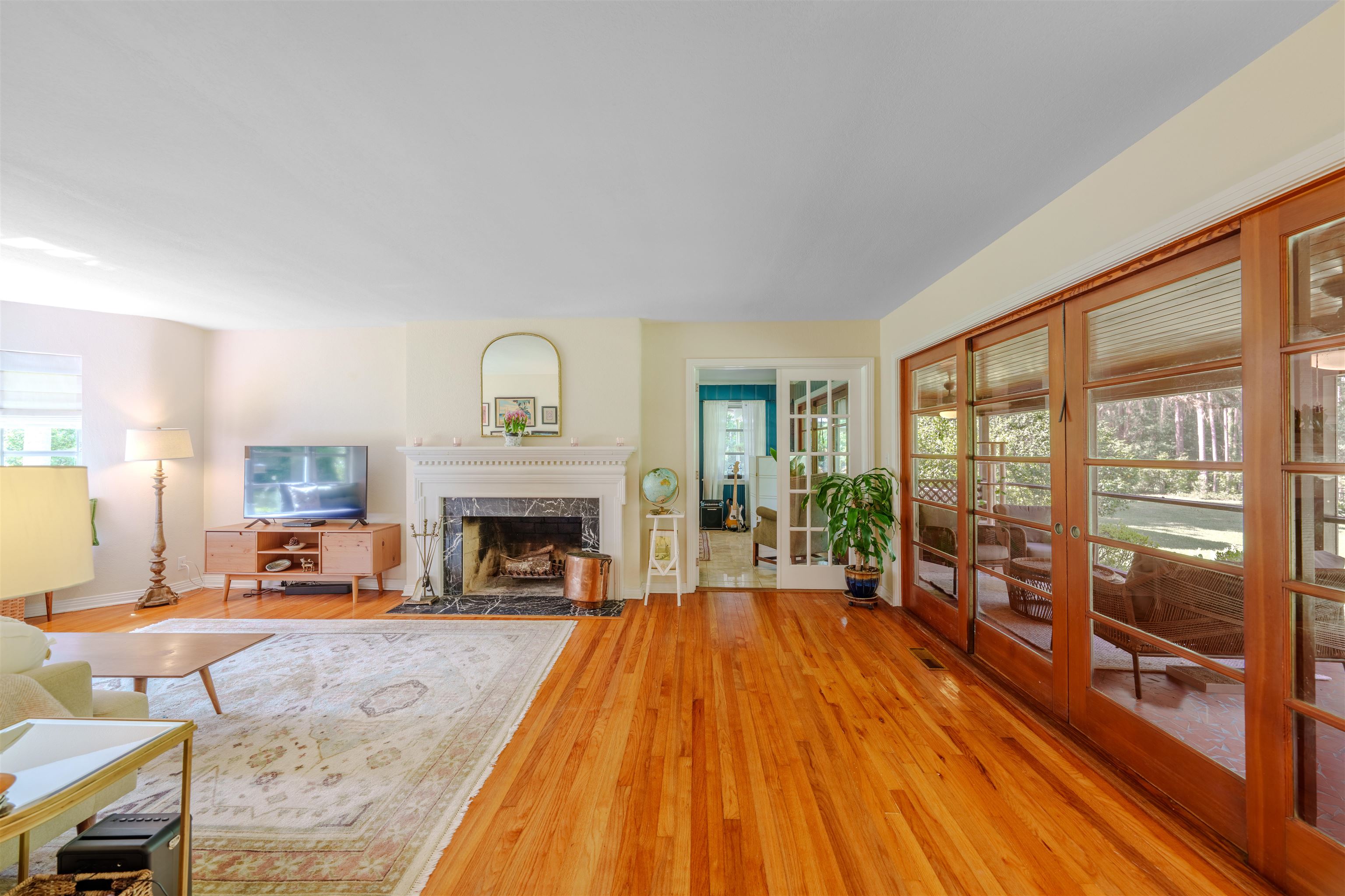 3164 LAKESHORE Drive