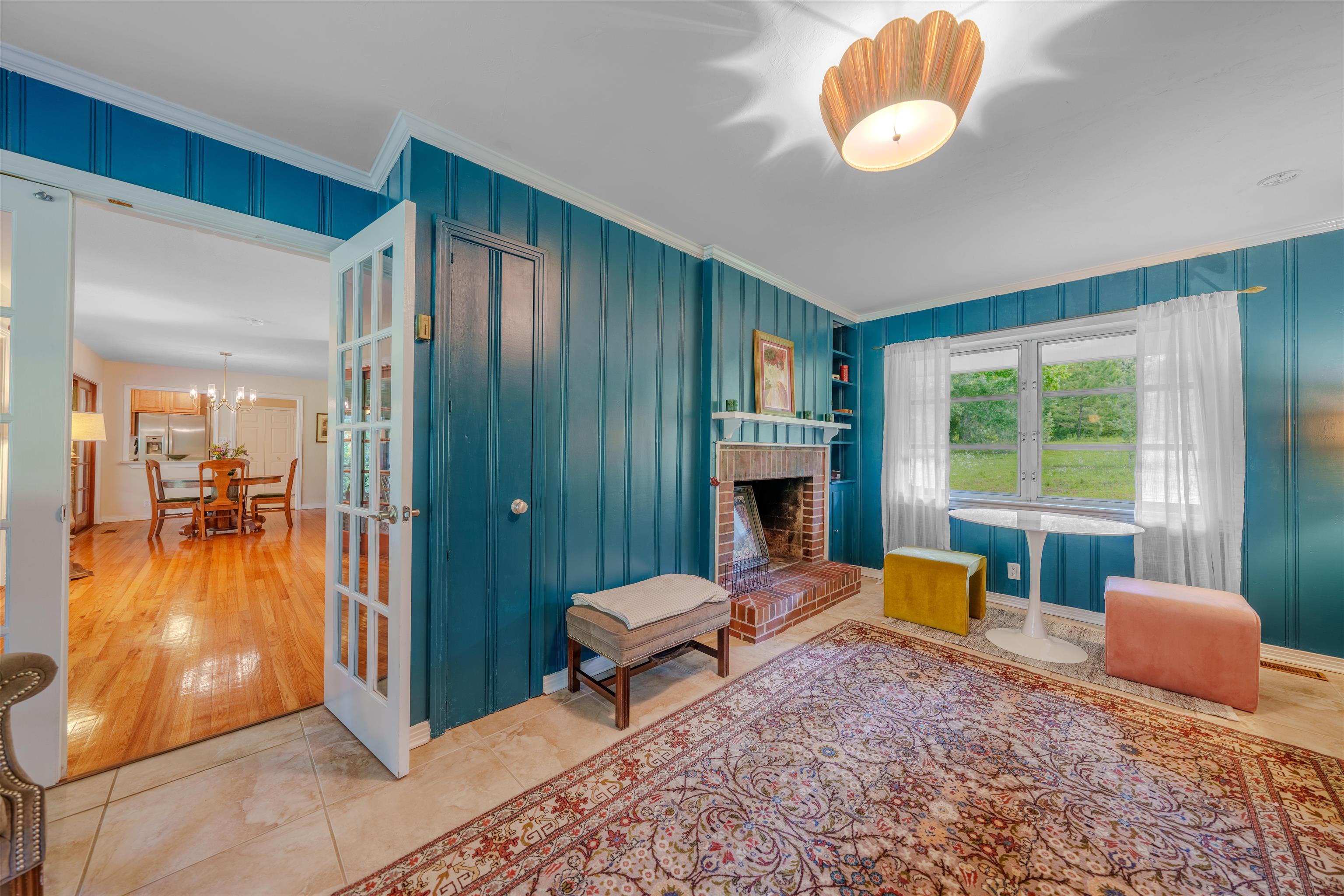 3164 LAKESHORE Drive