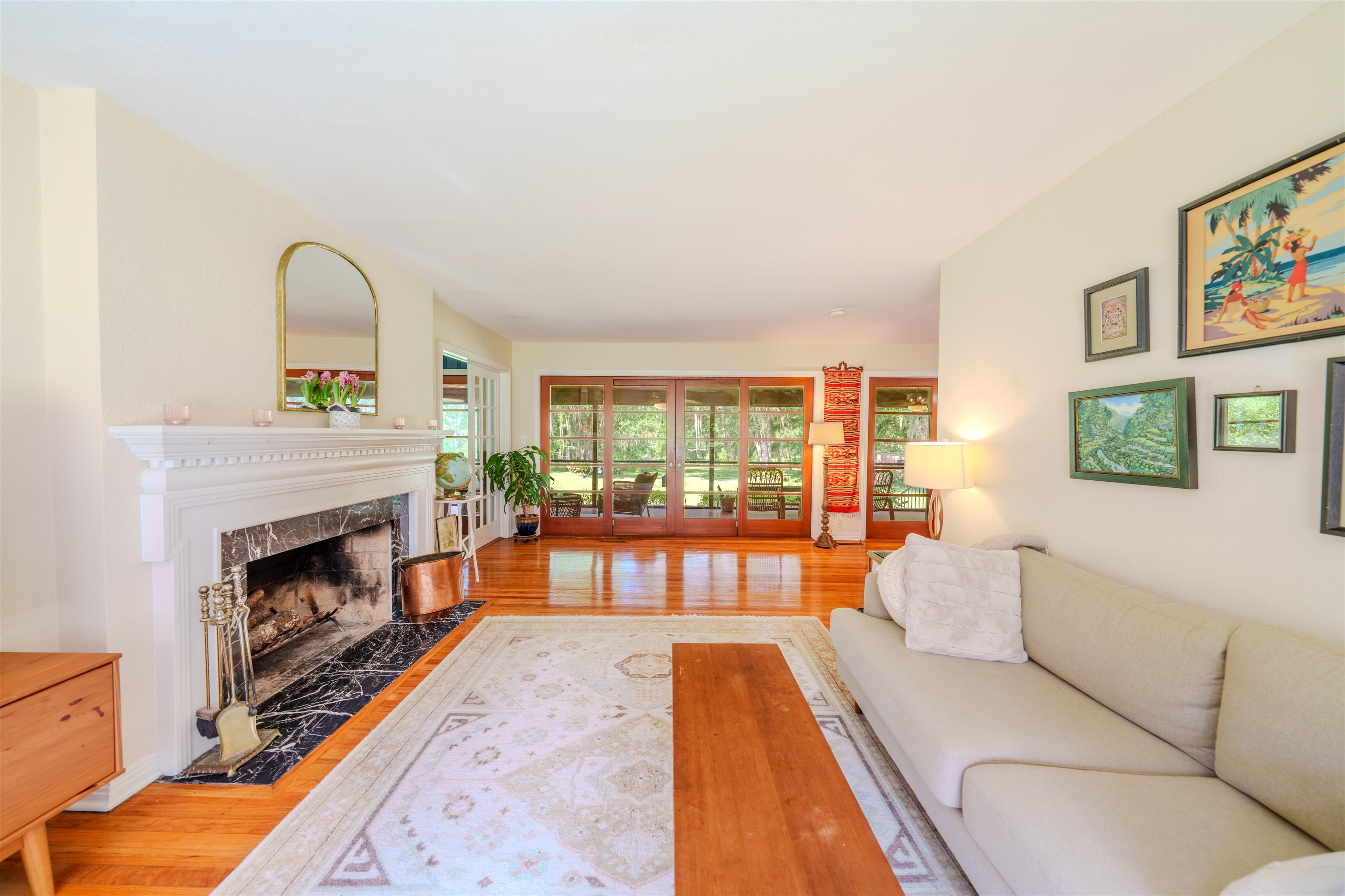 3164 LAKESHORE Drive