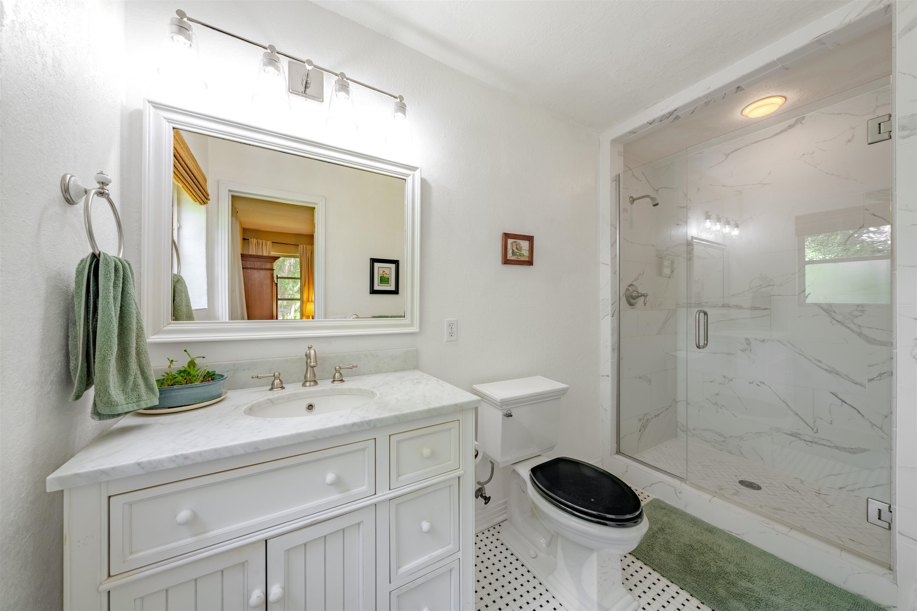 3164 LAKESHORE Drive