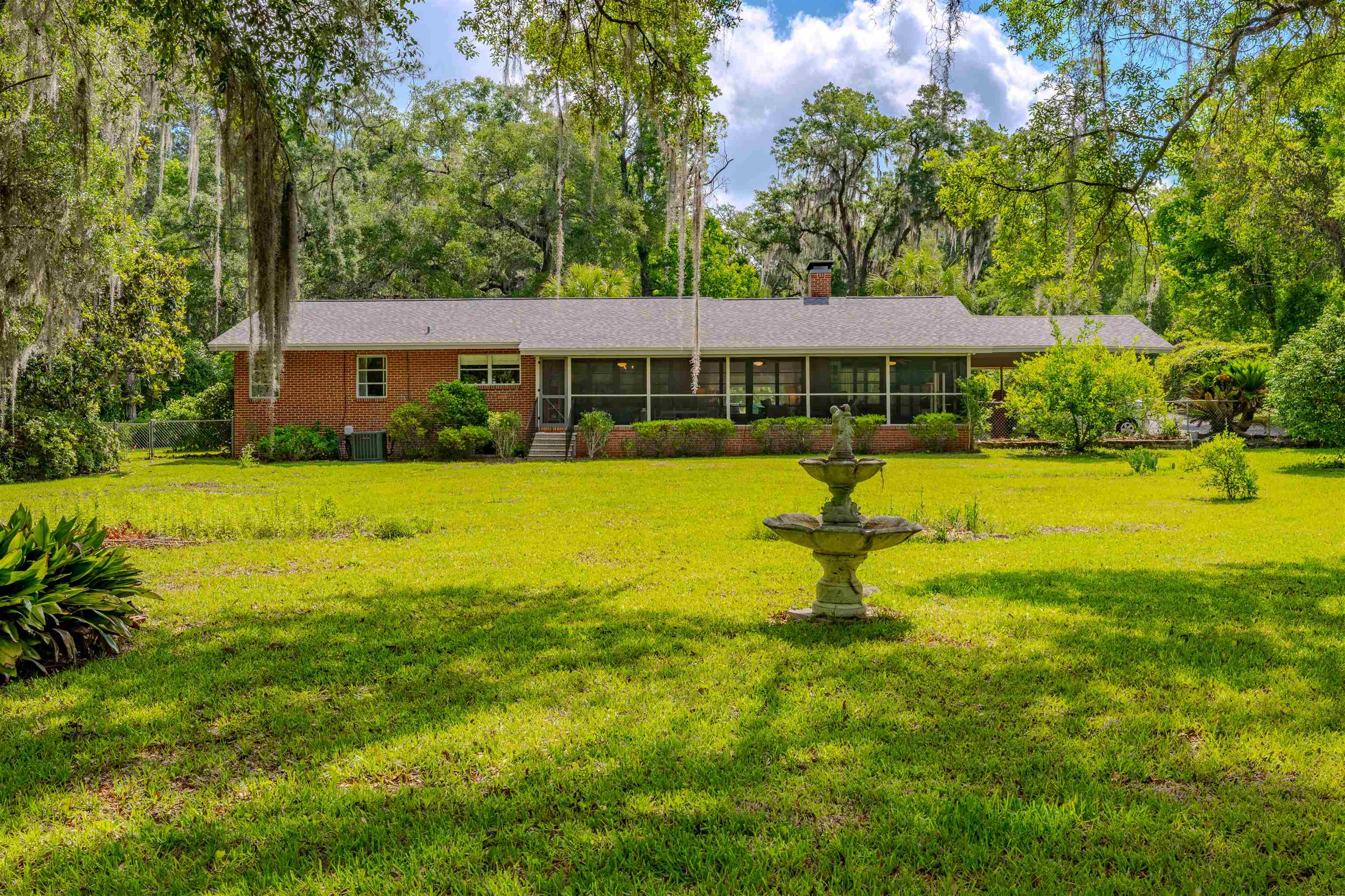 3164 LAKESHORE Drive