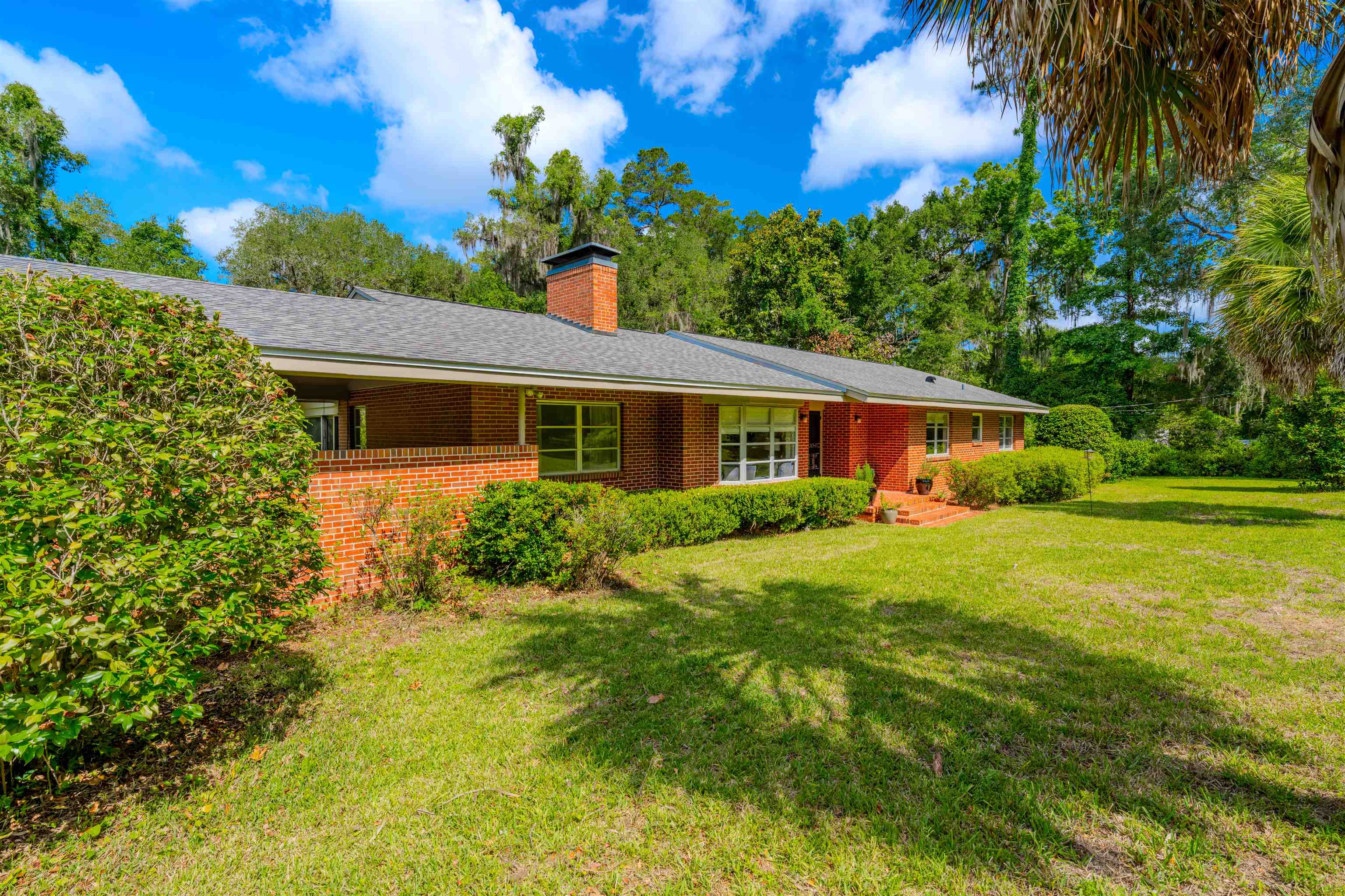 3164 LAKESHORE Drive