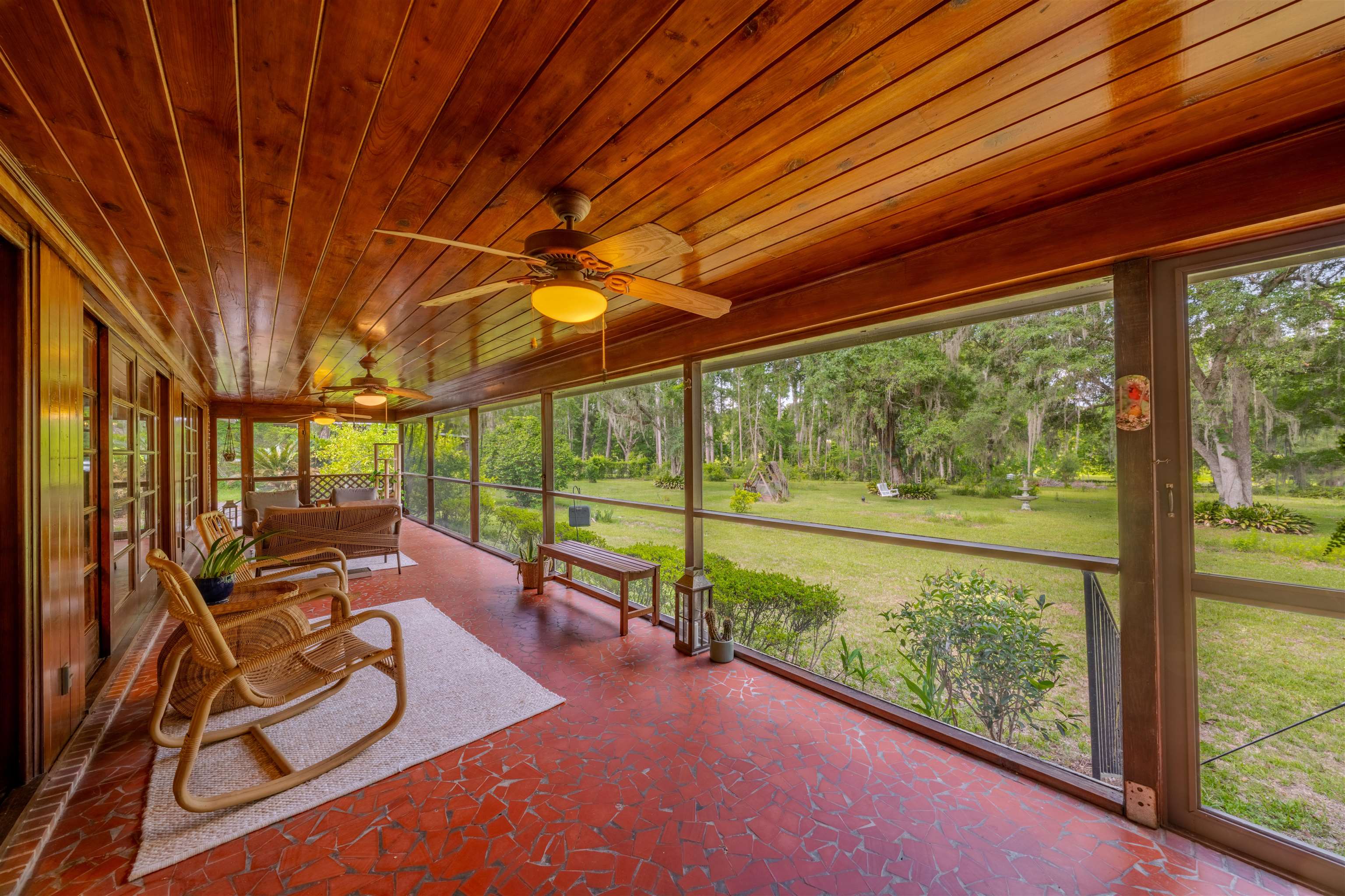 3164 LAKESHORE Drive