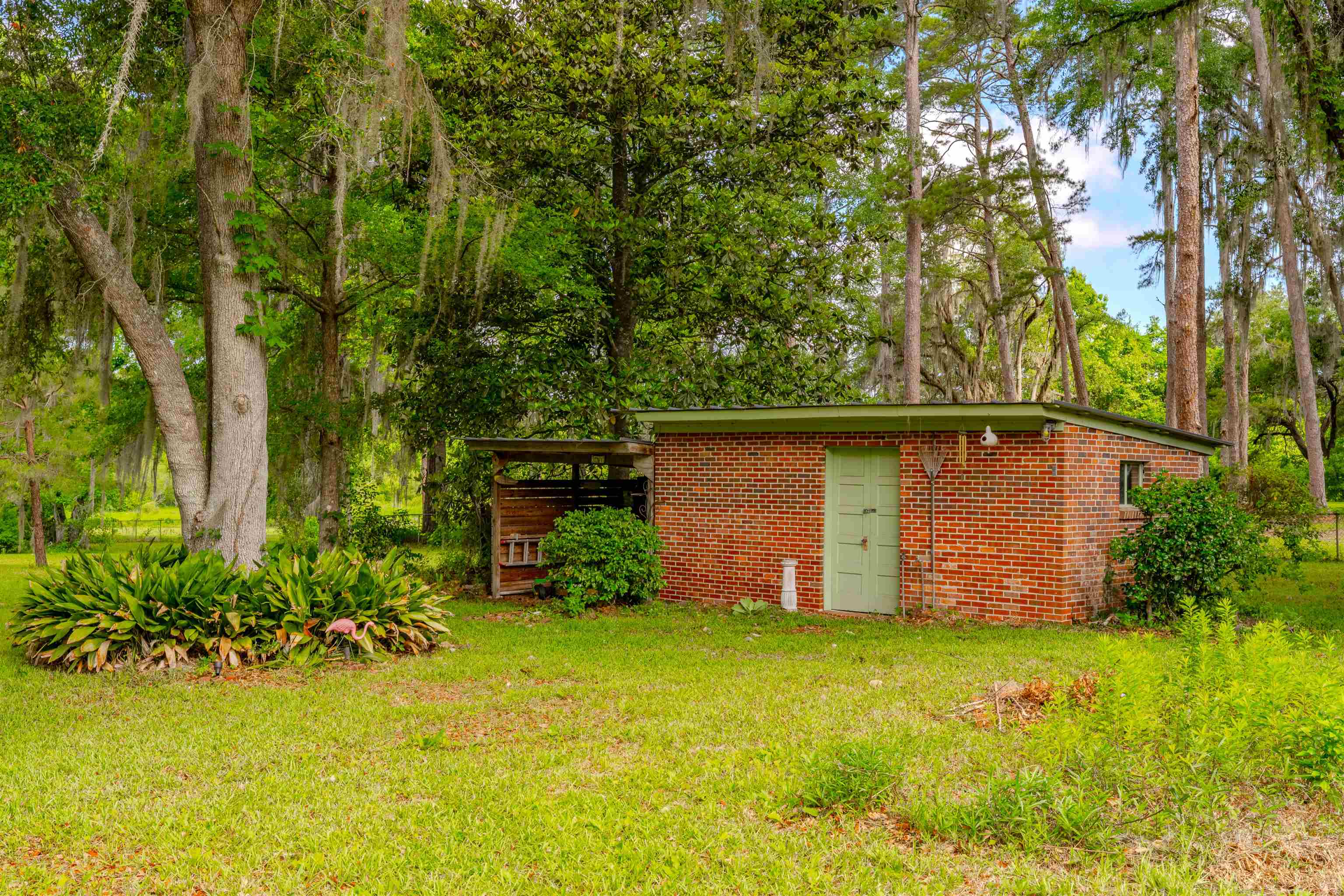 3164 LAKESHORE Drive