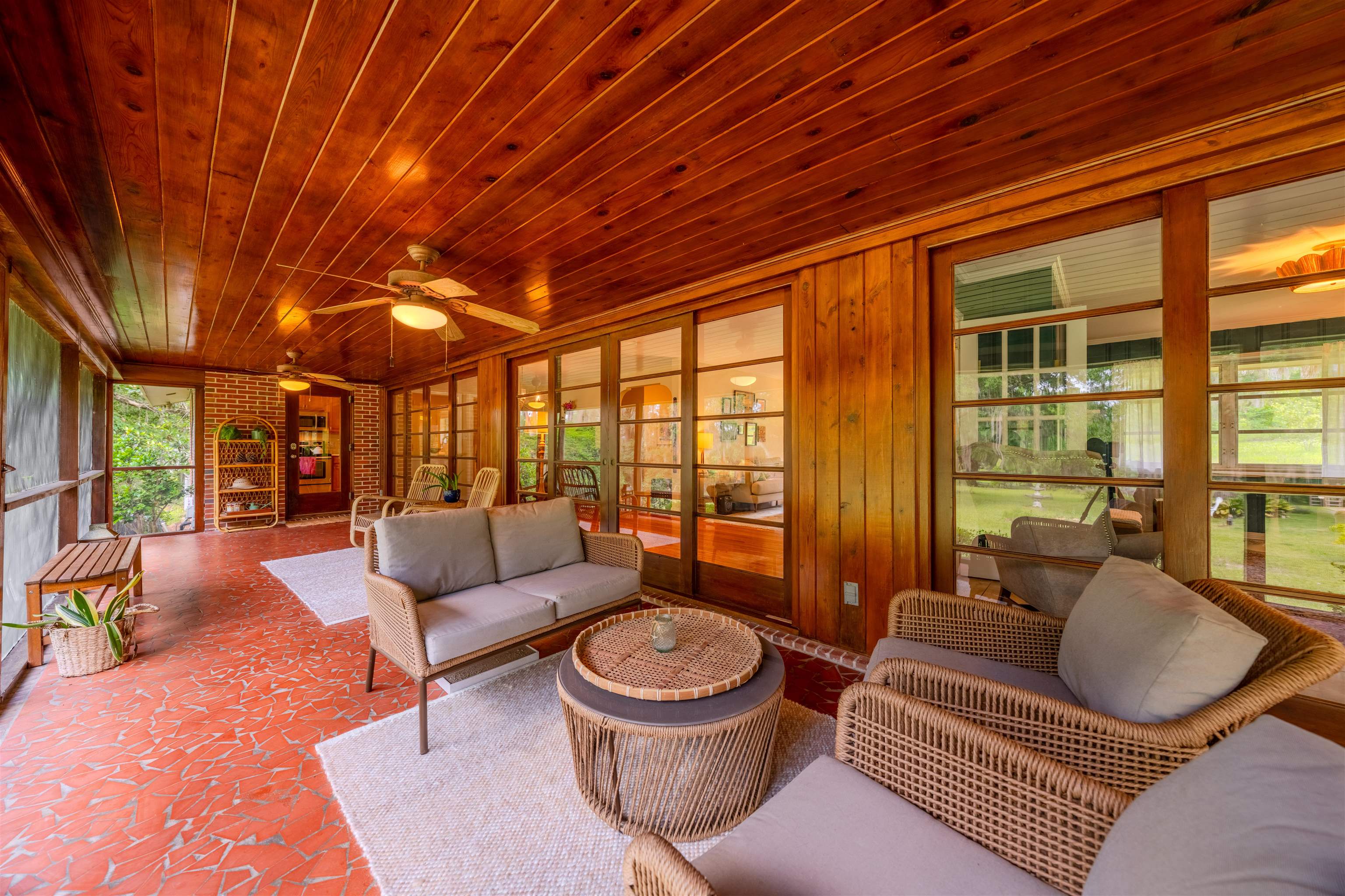 3164 LAKESHORE Drive