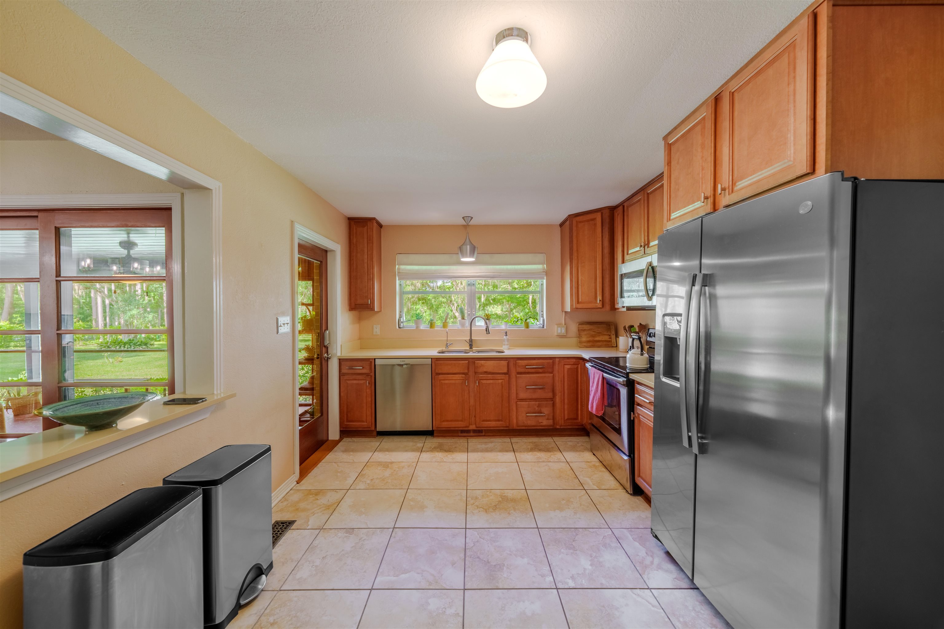 3164 LAKESHORE Drive