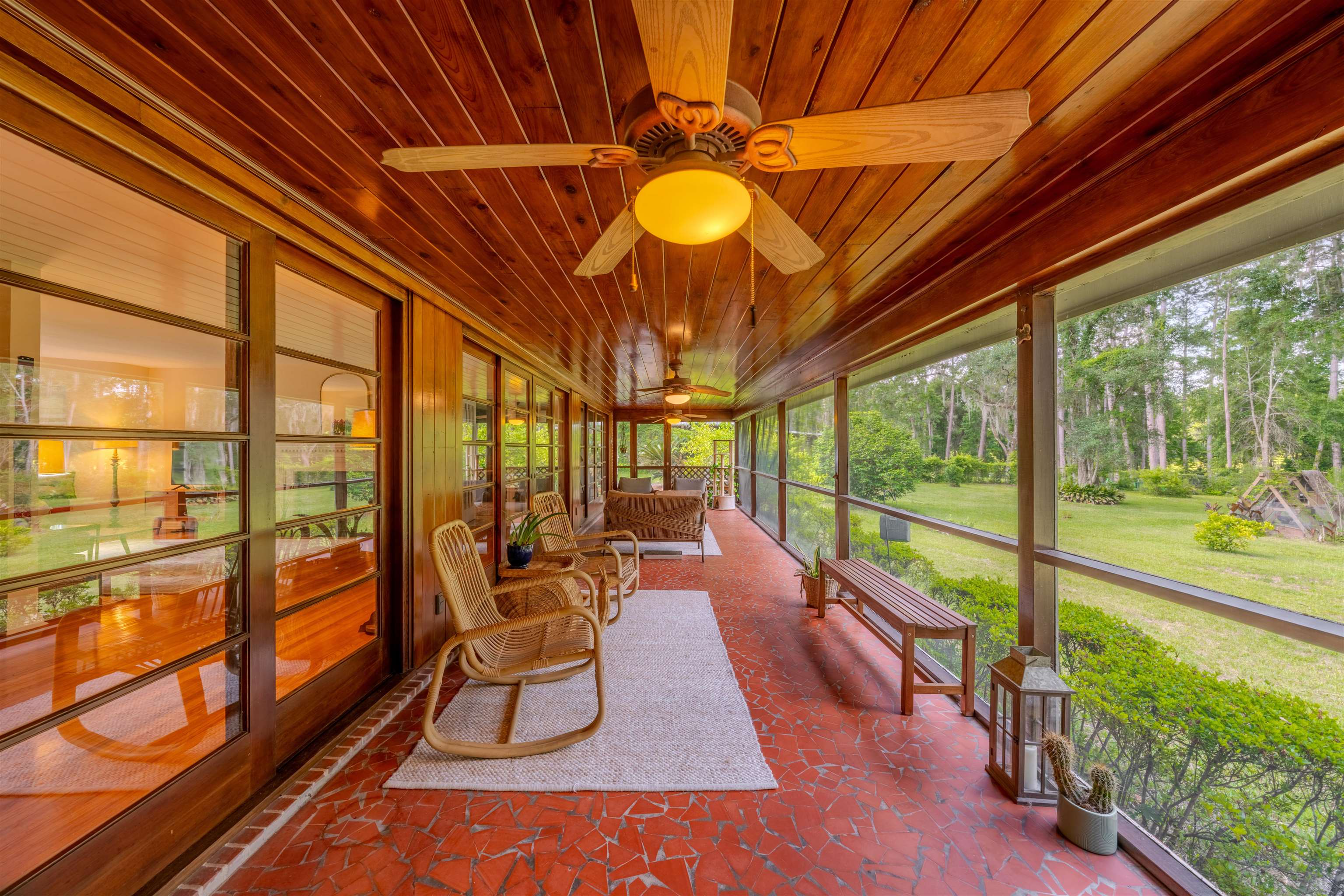3164 LAKESHORE Drive