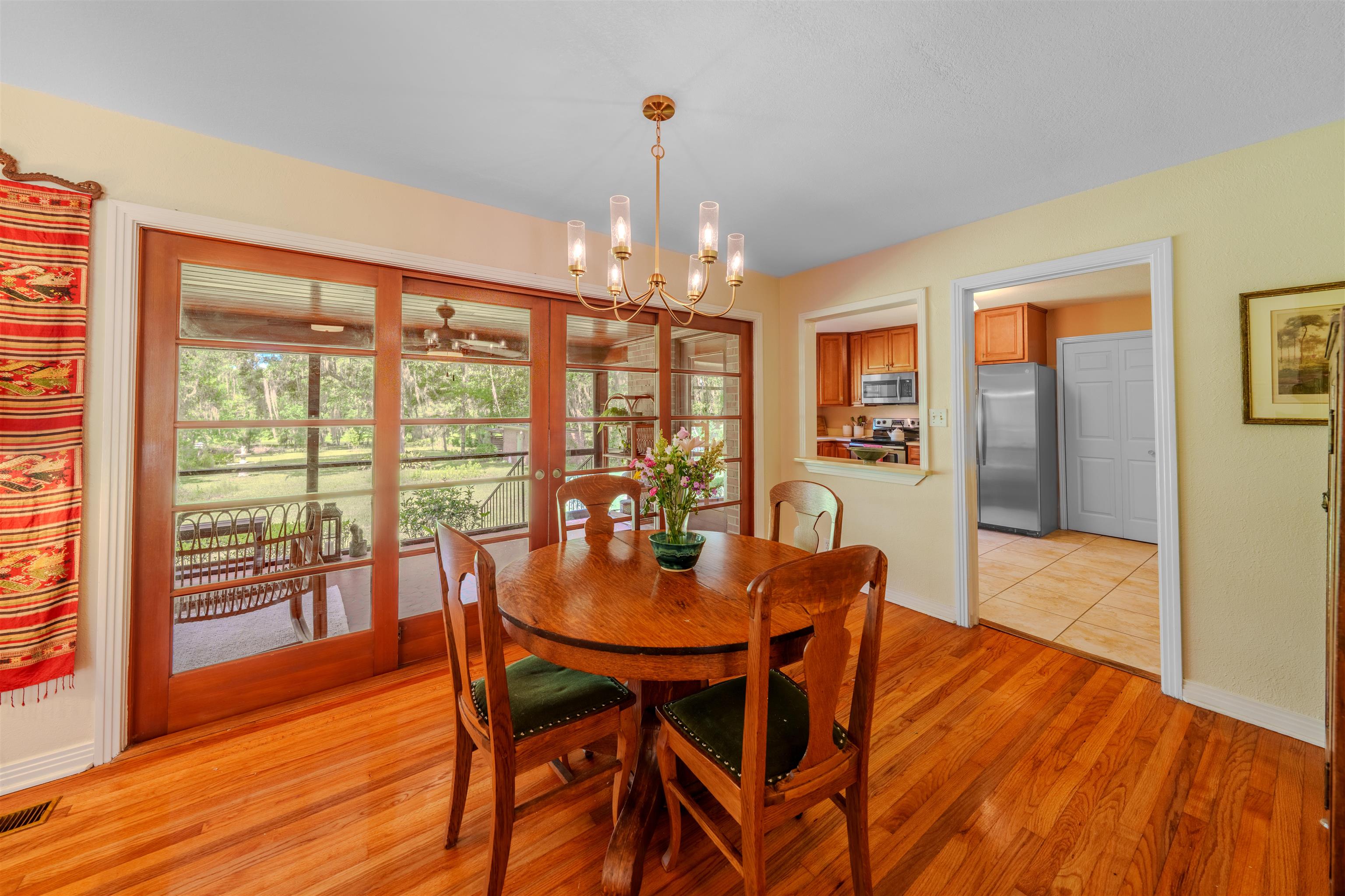 3164 LAKESHORE Drive