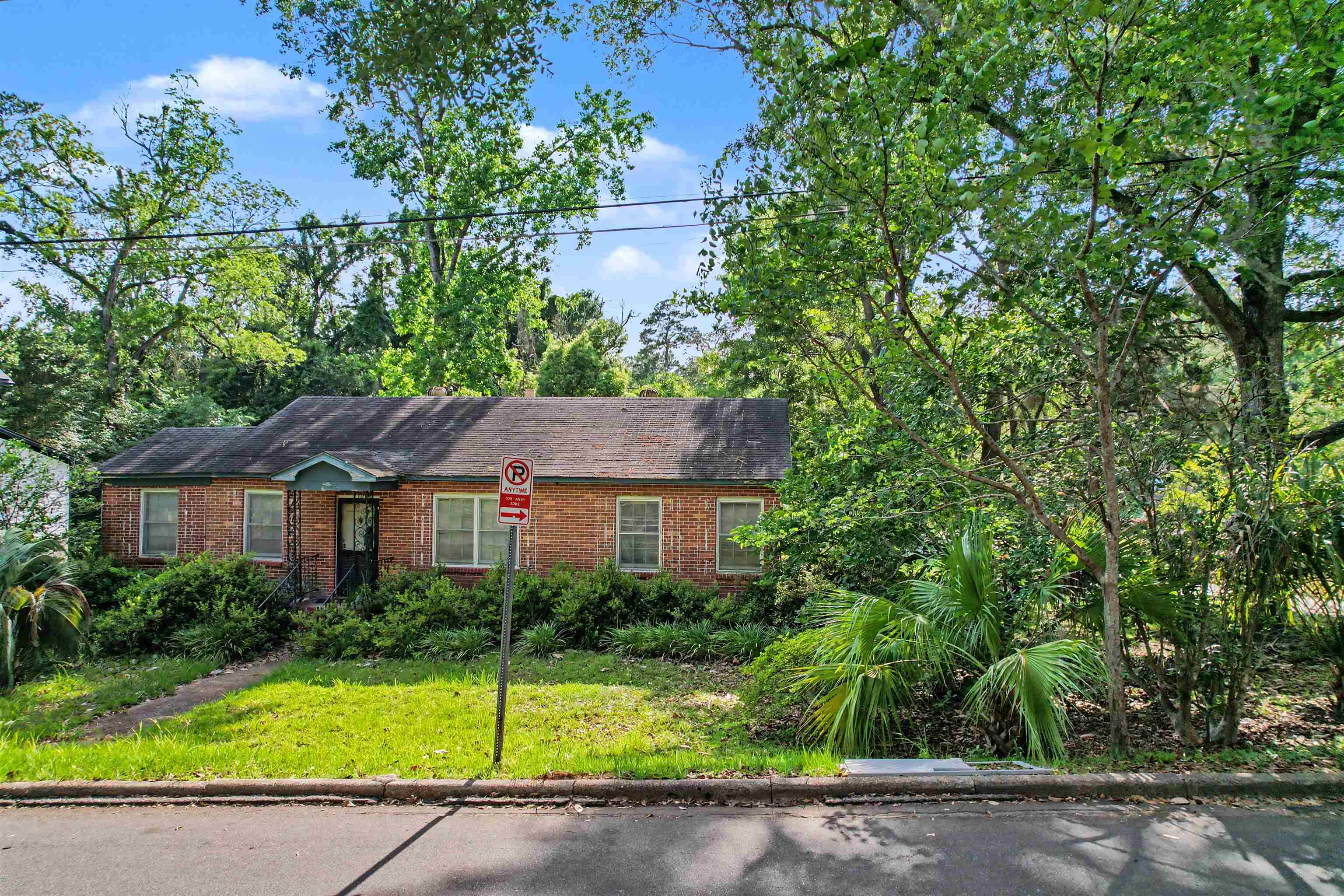 826 MARTIN Street