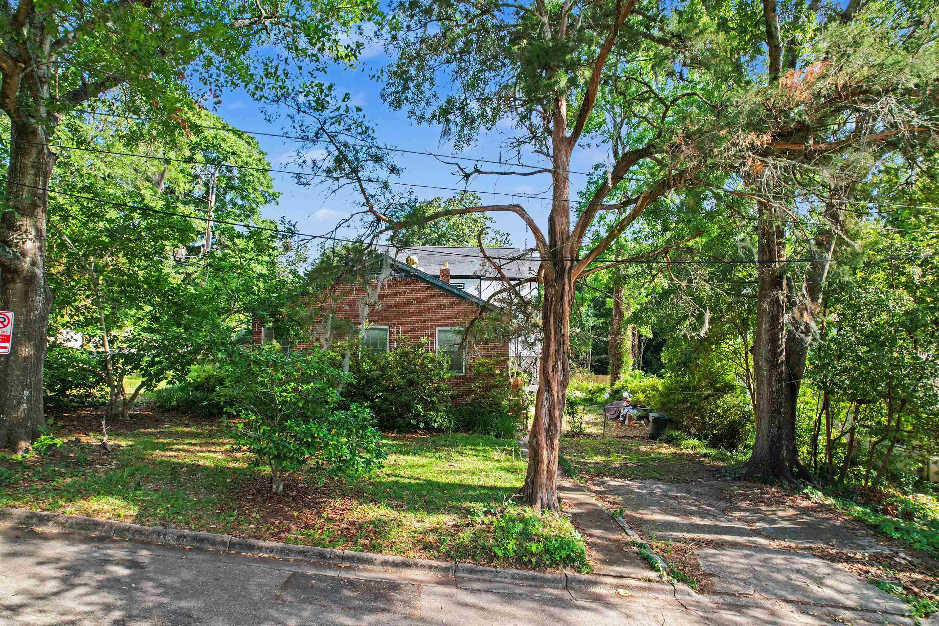 826 MARTIN Street