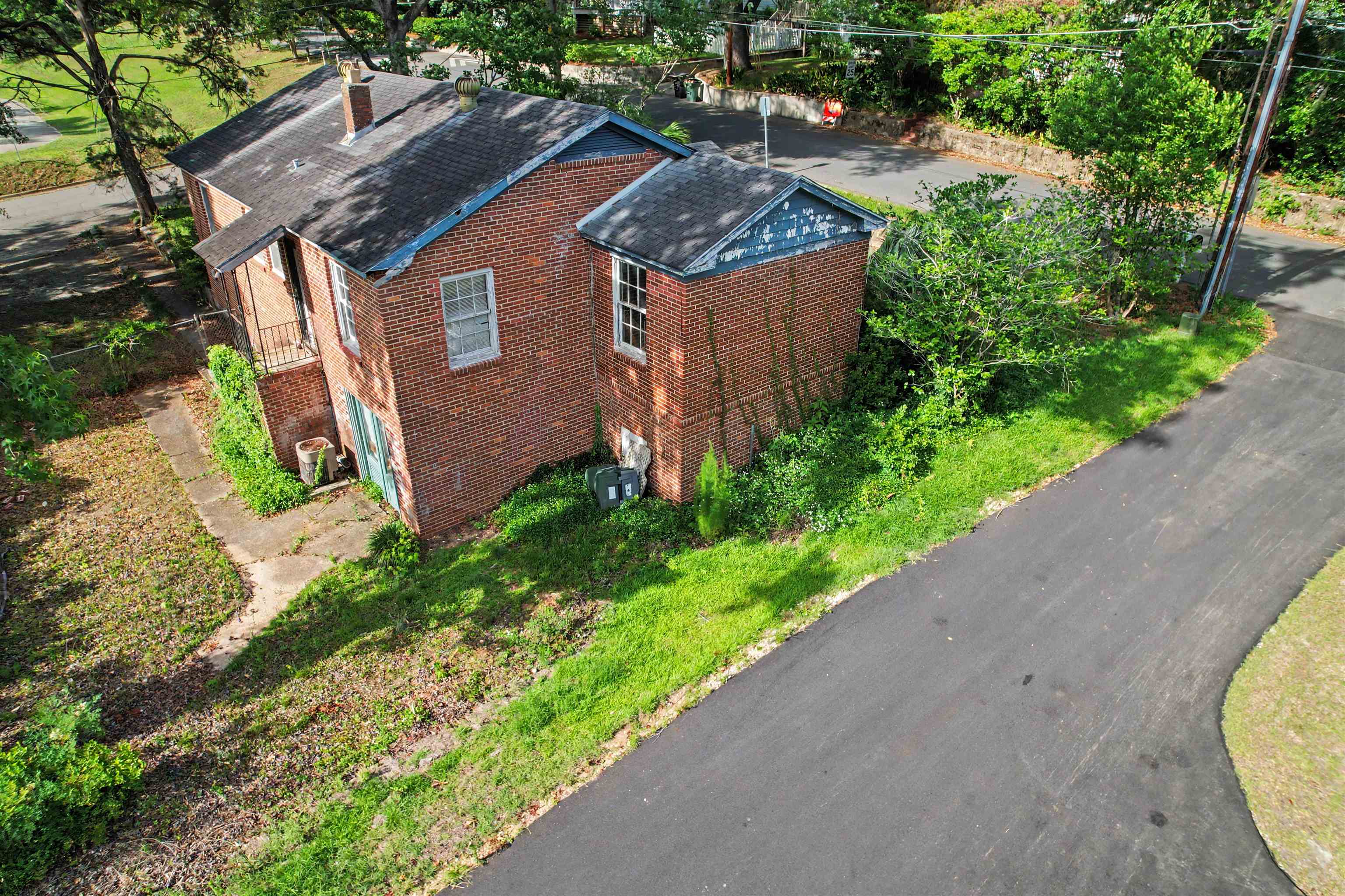 826 MARTIN Street