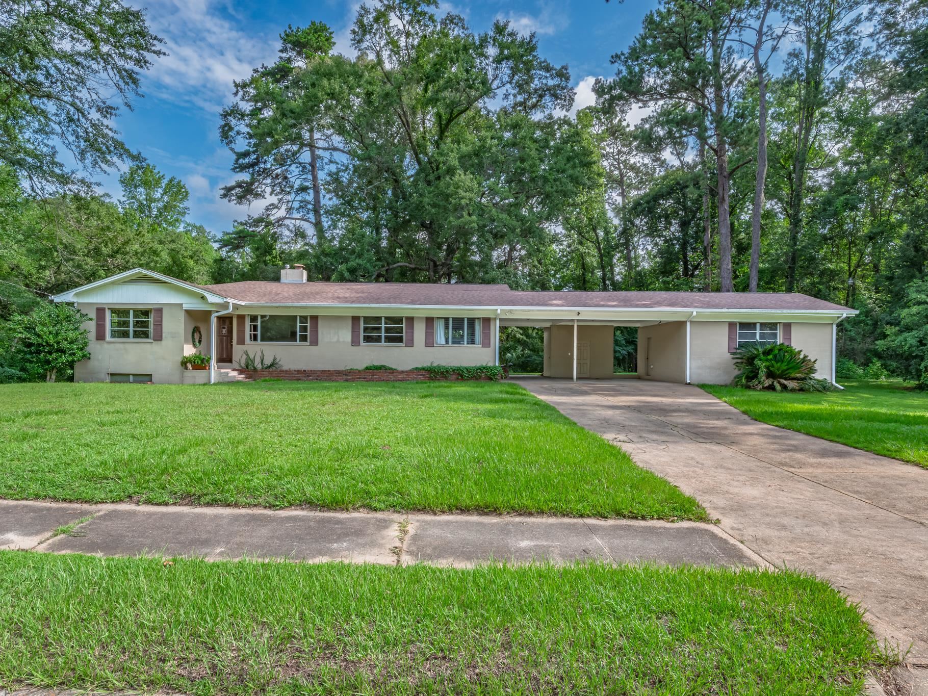 1734 W KING Street