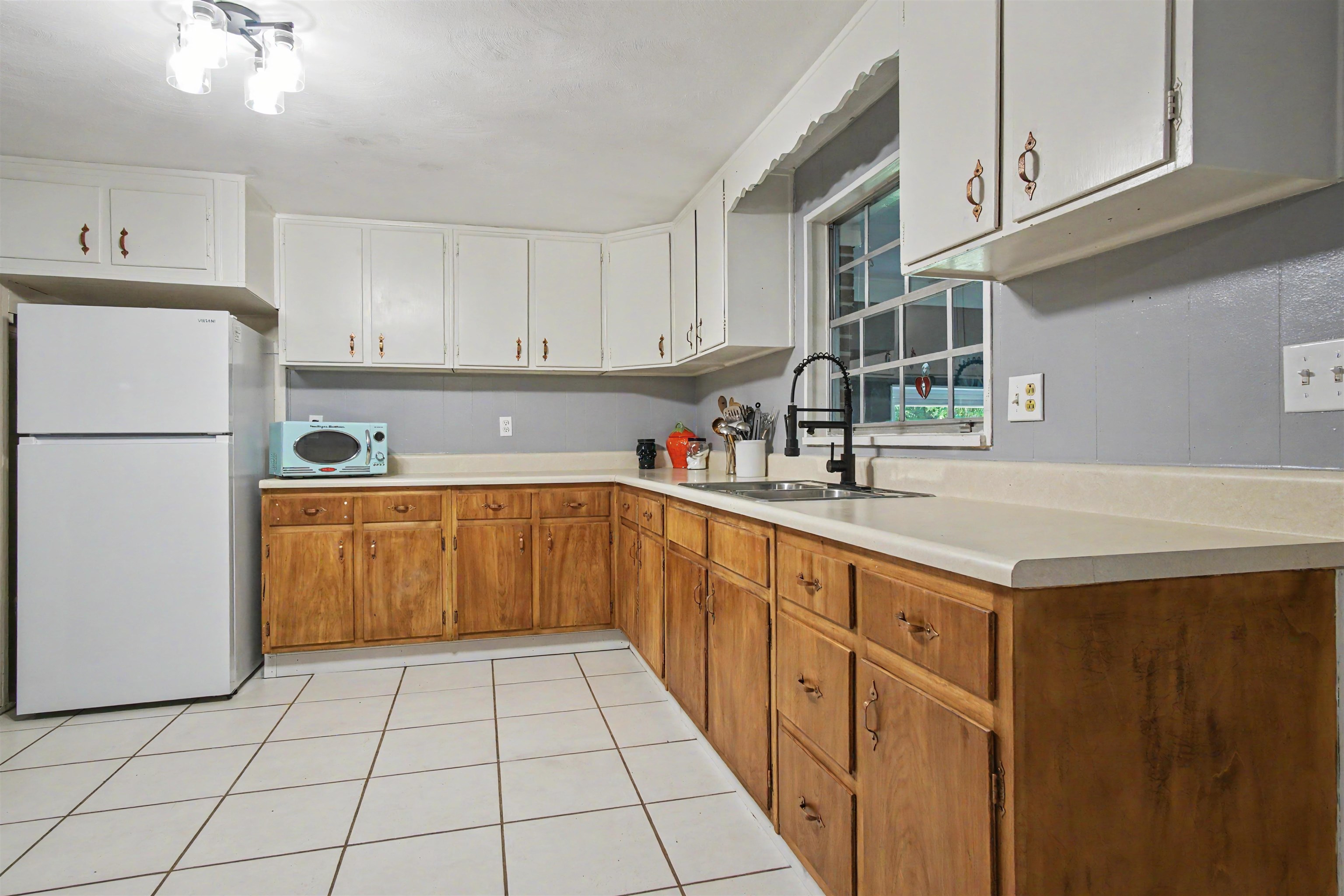 3232 Robinson Oak Drive