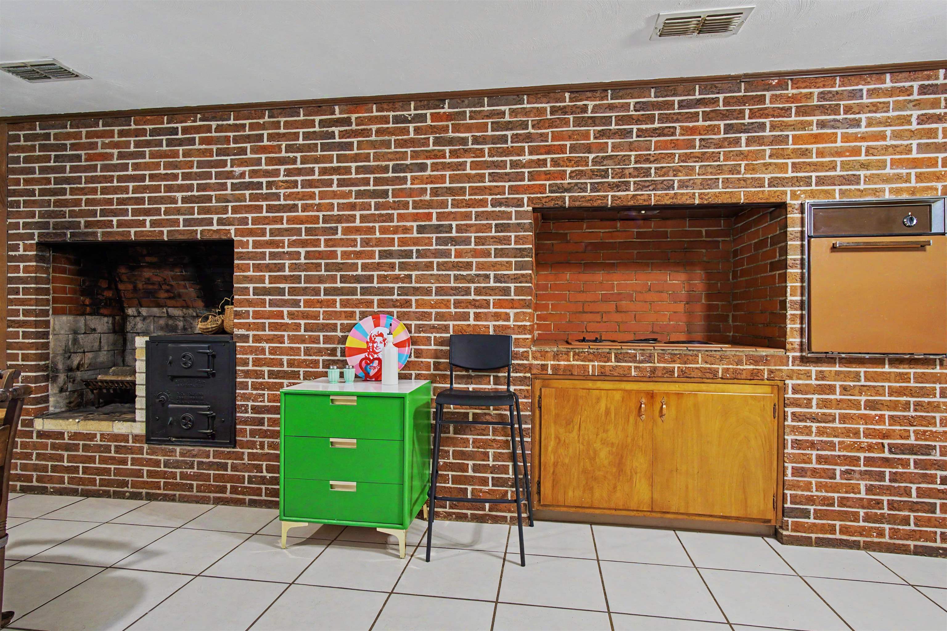 3232 Robinson Oak Drive