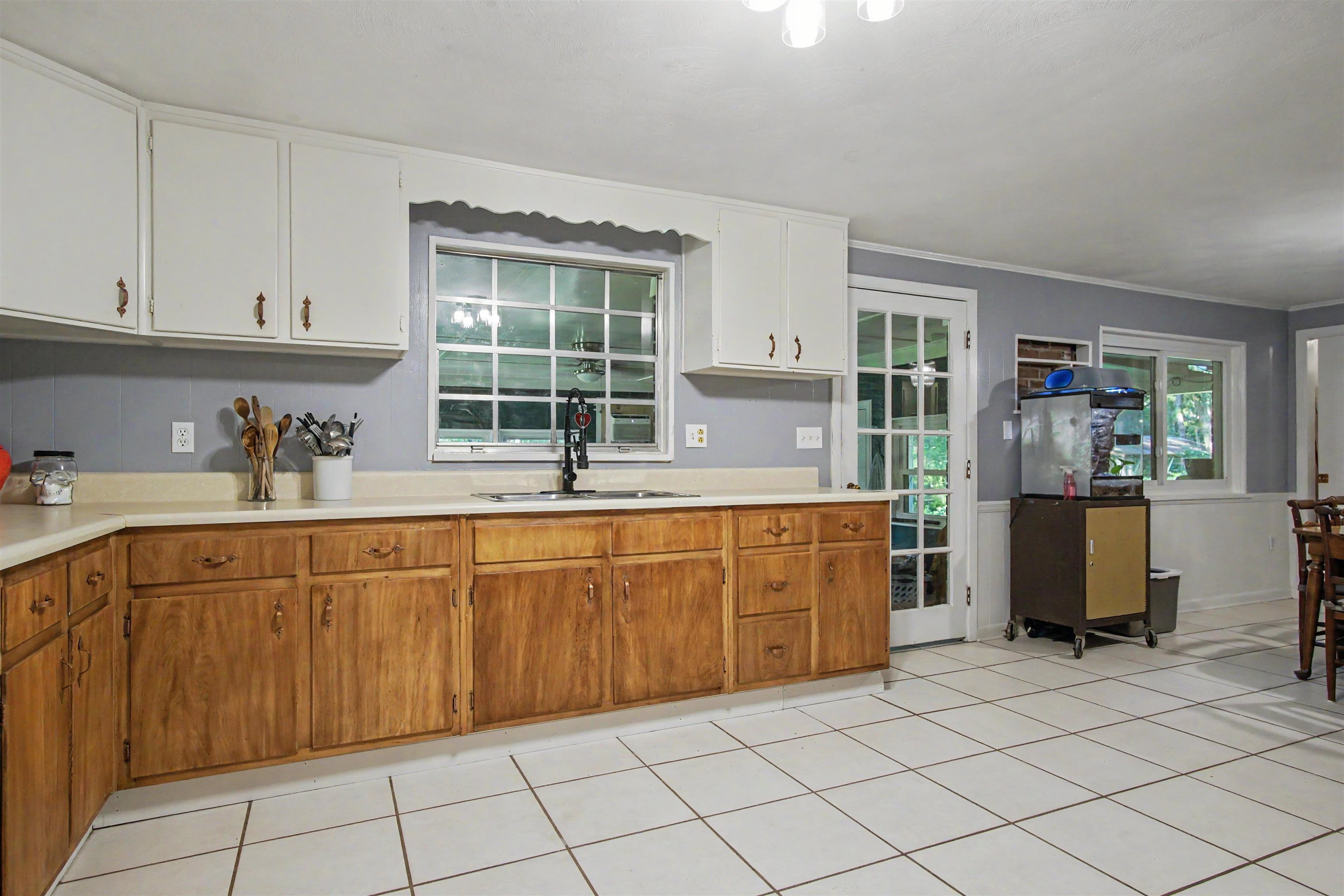 3232 Robinson Oak Drive