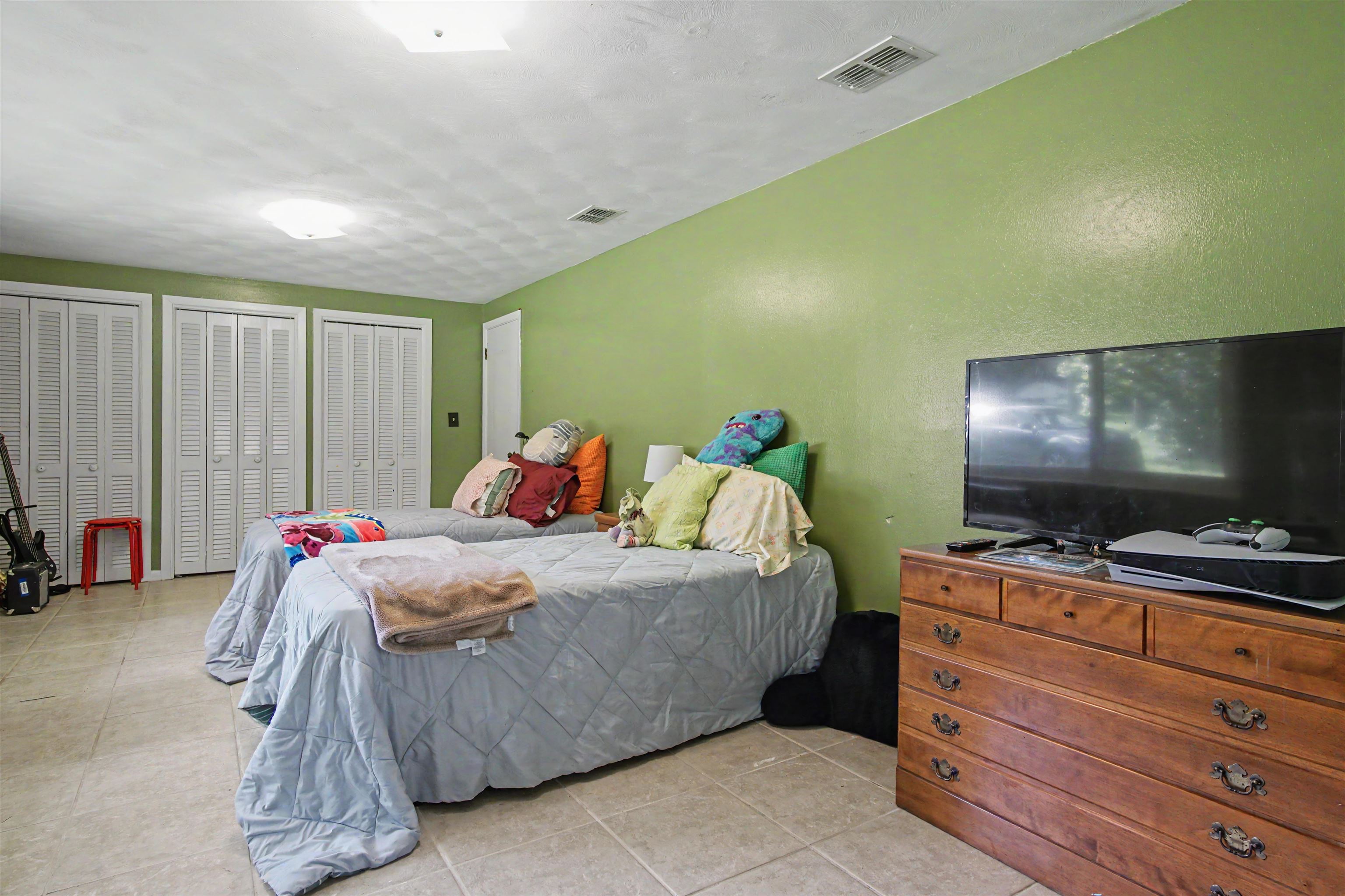 3232 Robinson Oak Drive