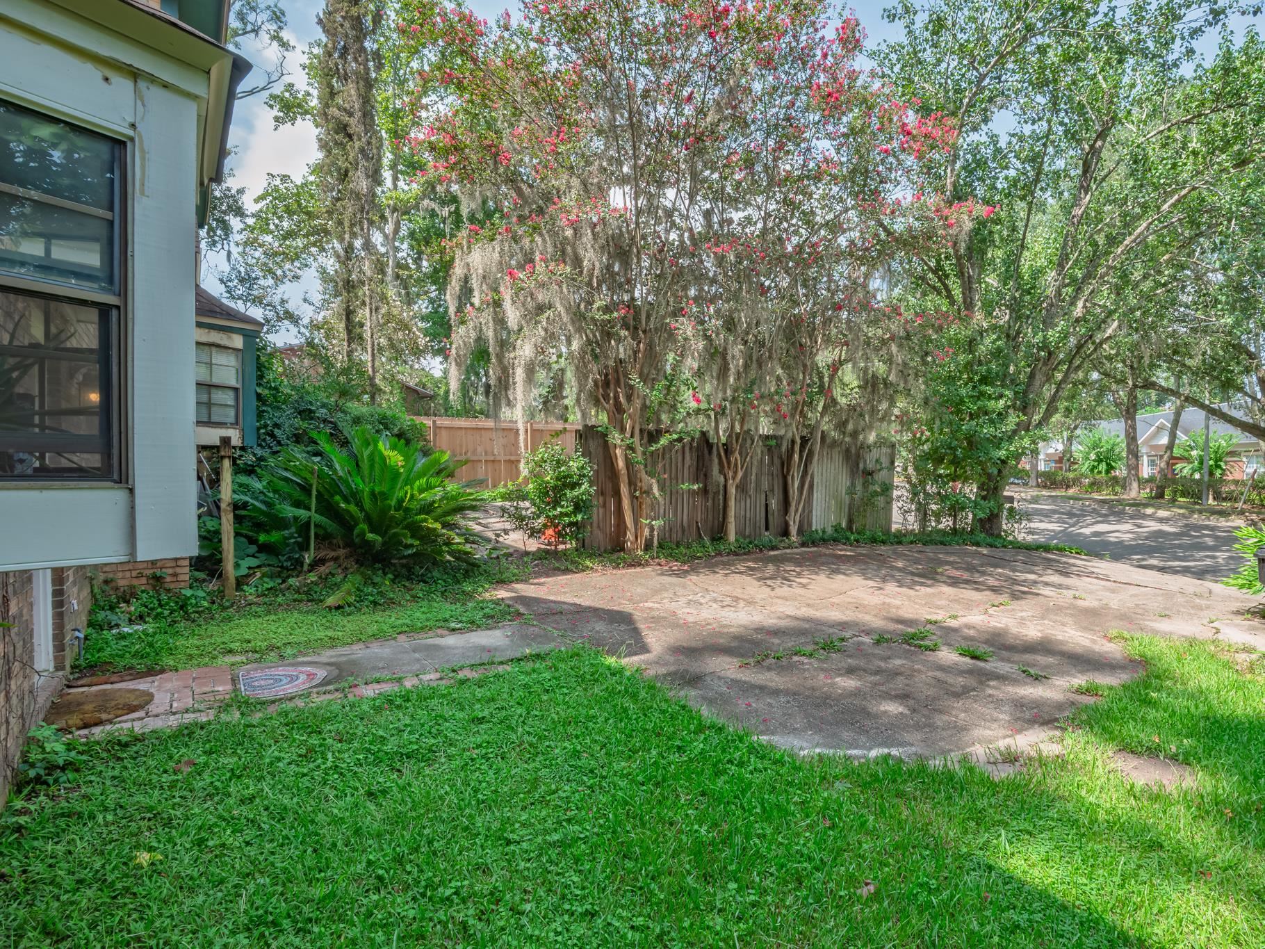 1301 Cross Creek Circle