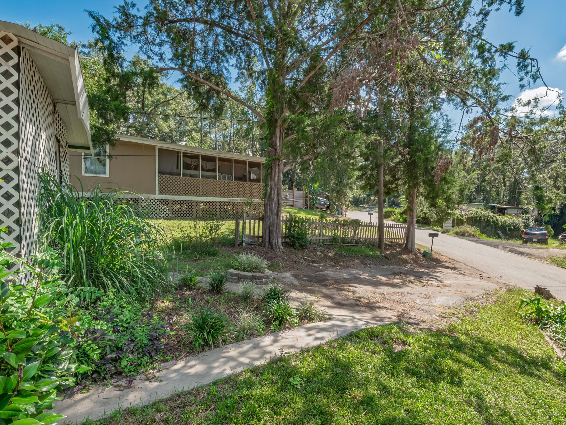 1809 DEERTREE Drive