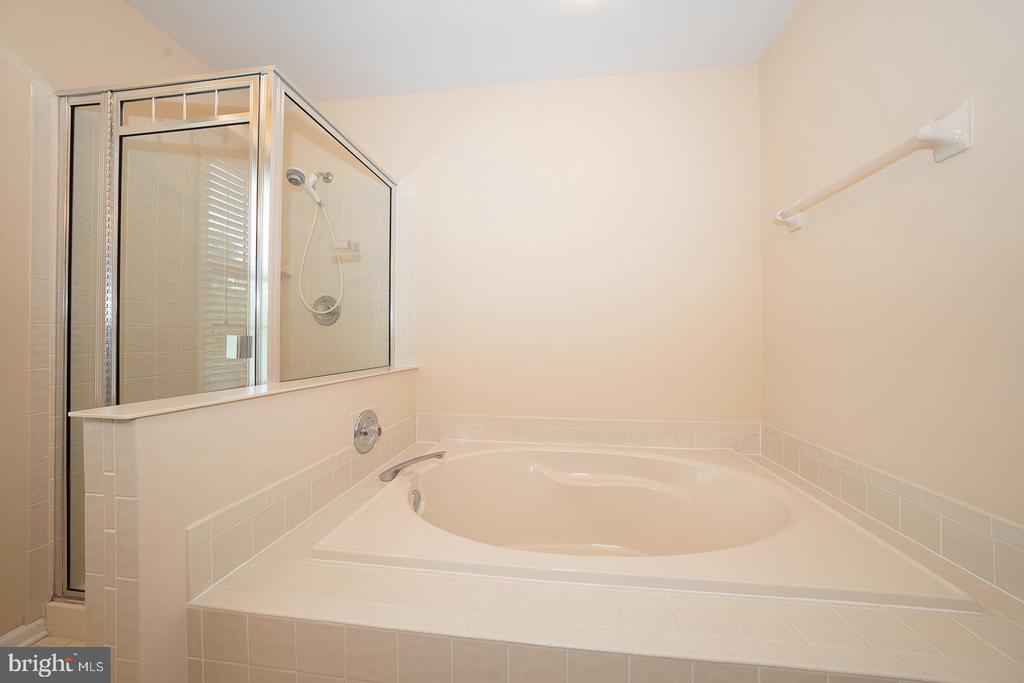 45 Periwinkle Dr