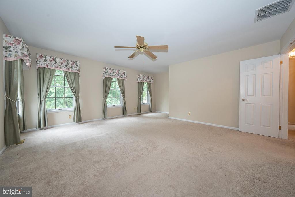 45 Periwinkle Dr