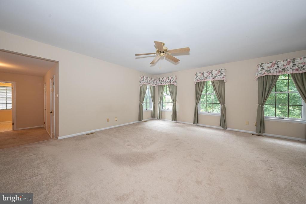 45 Periwinkle Dr