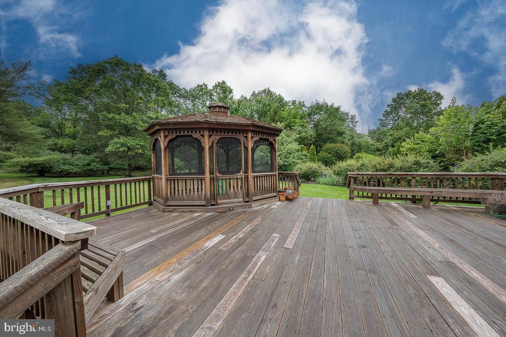 45 Periwinkle Dr