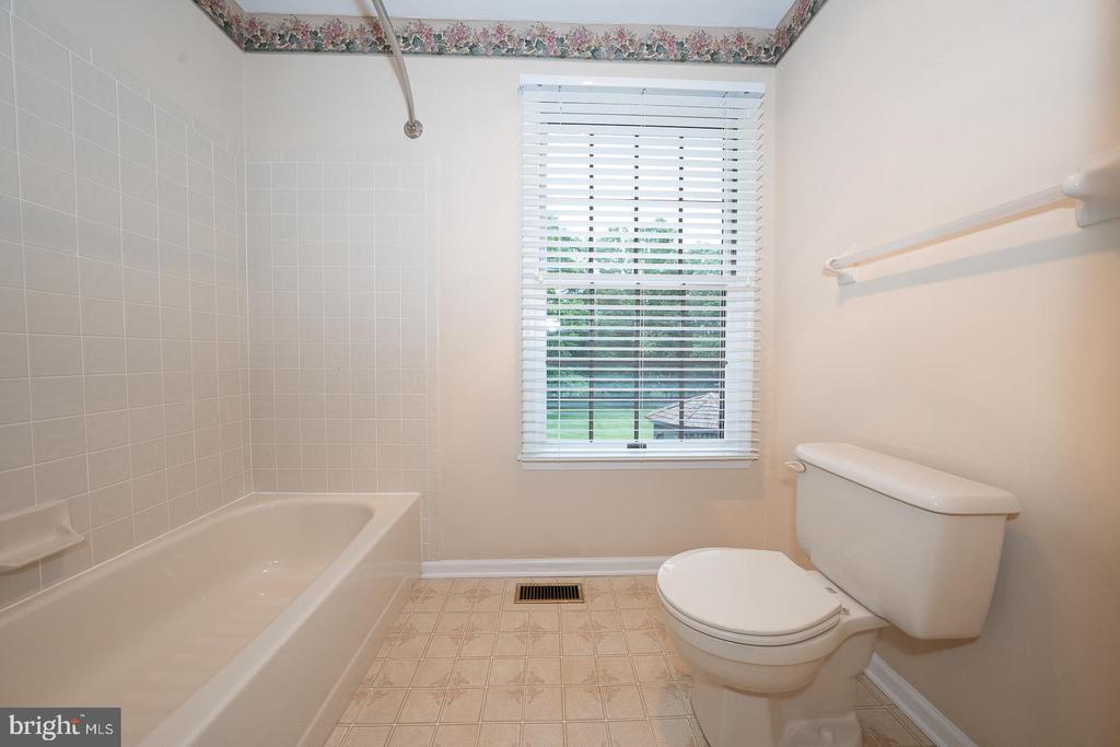 45 Periwinkle Dr