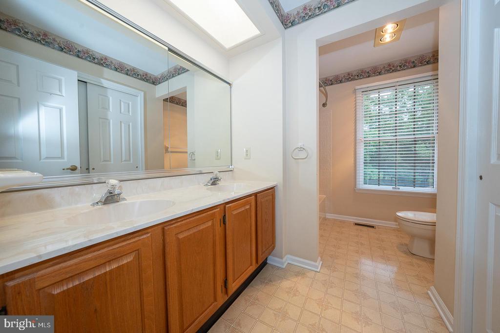 45 Periwinkle Dr