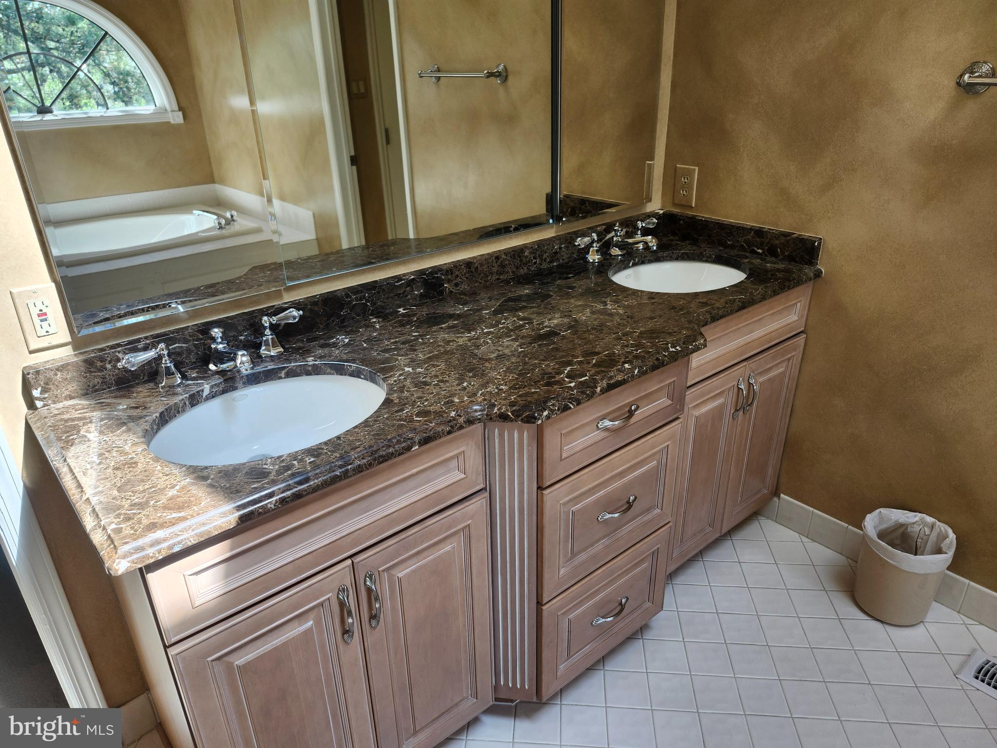 4 Andover Ct