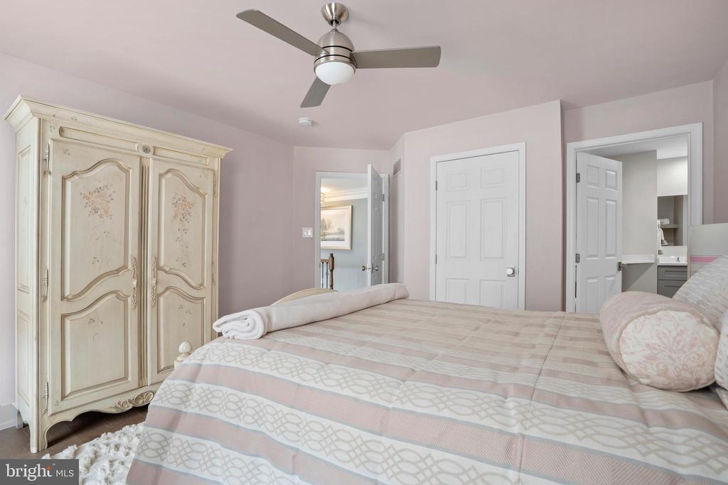 1553 CARTPATH COURT